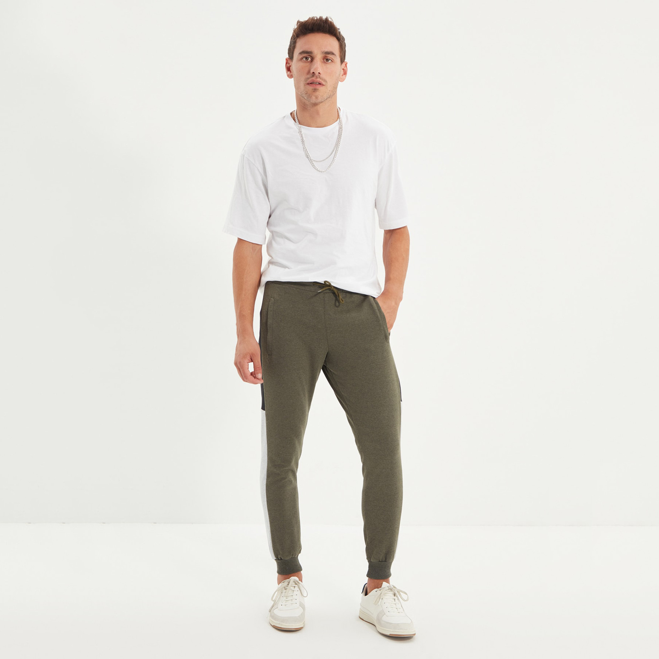 Trendyol Men Solid Pocket Detail Drawstring Jogger-men-clothing-bottoms-joggers-image-2