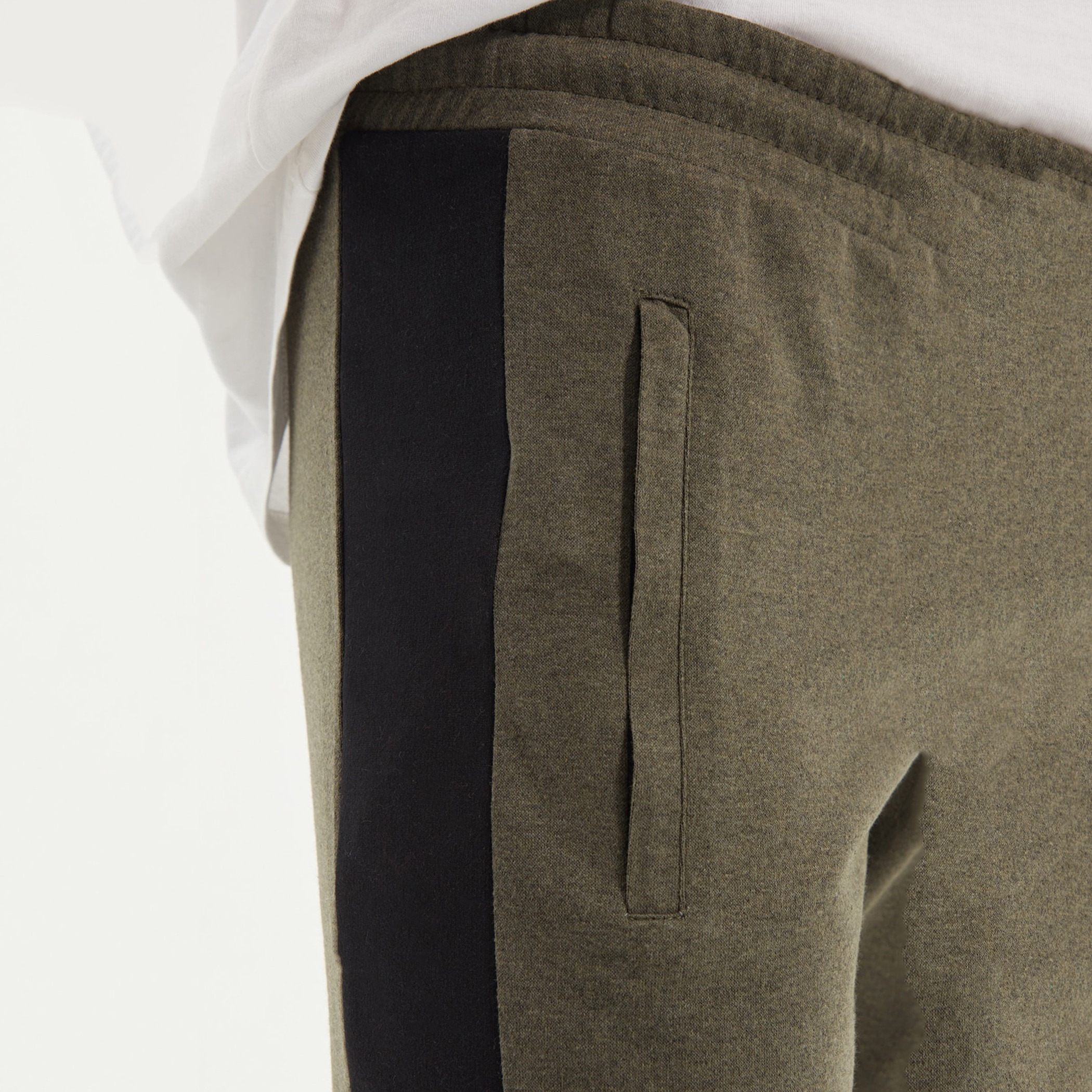 Trendyol Men Solid Pocket Detail Drawstring Jogger-men-clothing-bottoms-joggers-image-4