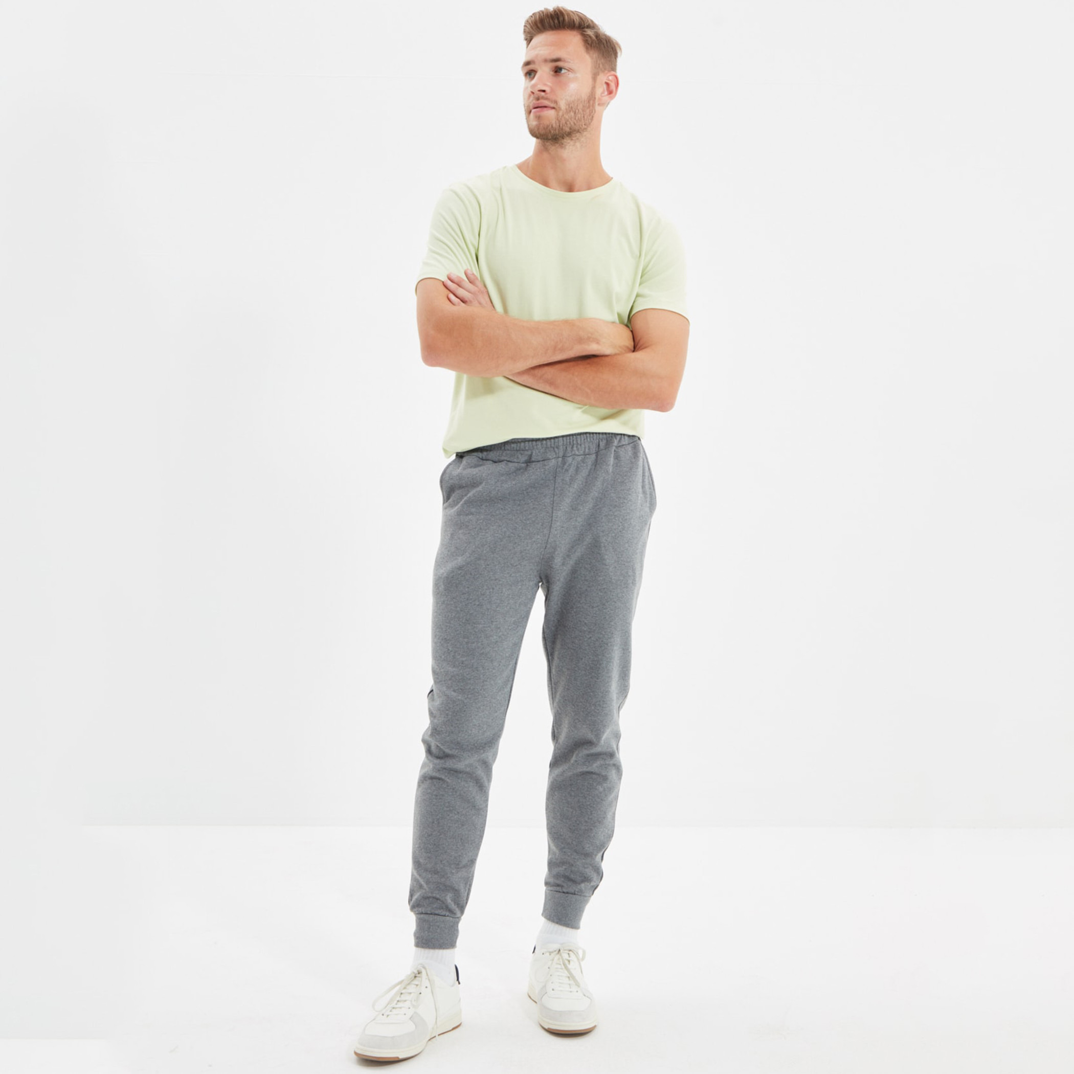 ترينديول رمادي بانت عداء ببطء-men-clothing-bottoms-joggers-image-1