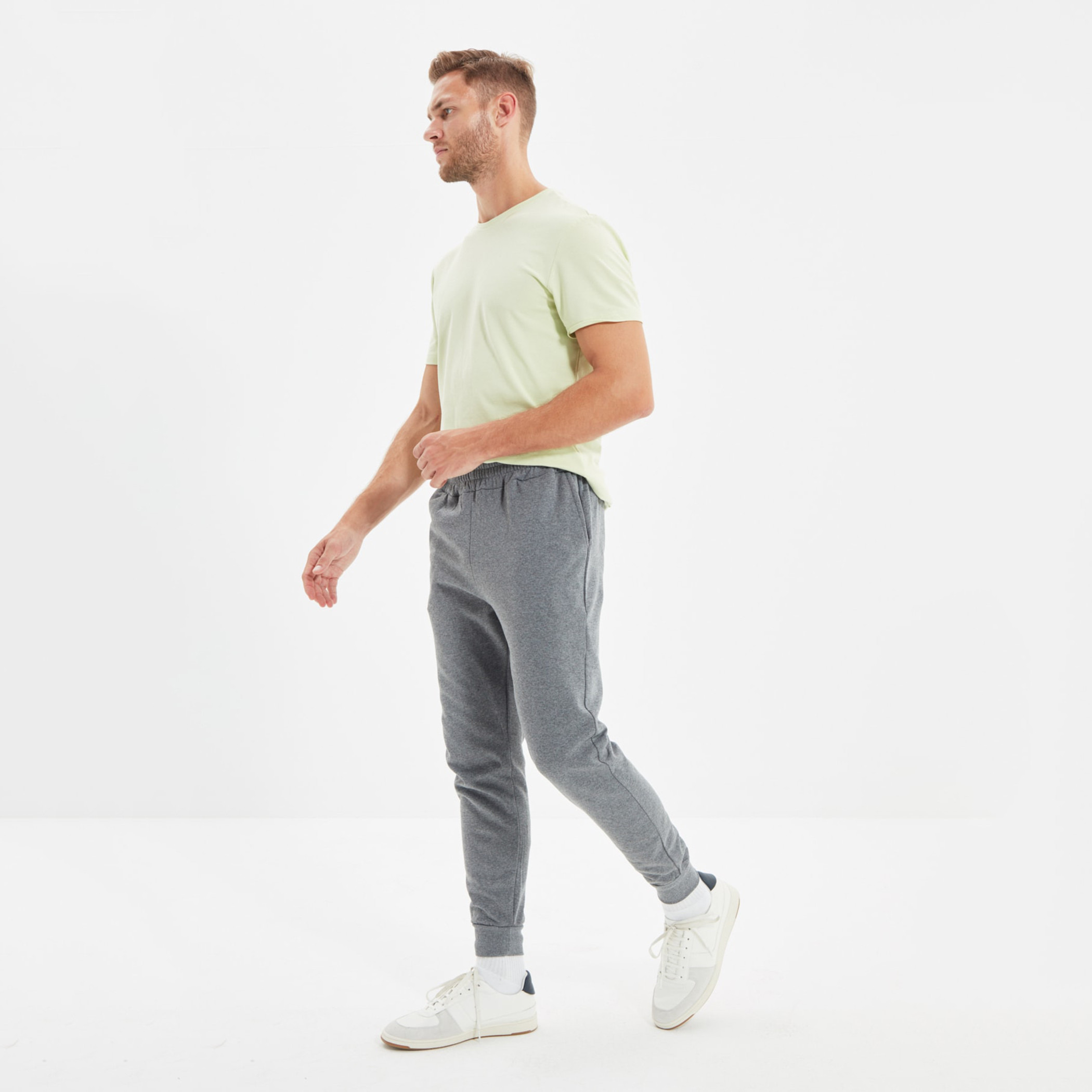 ترينديول رمادي بانت عداء ببطء-men-clothing-bottoms-joggers-image-2