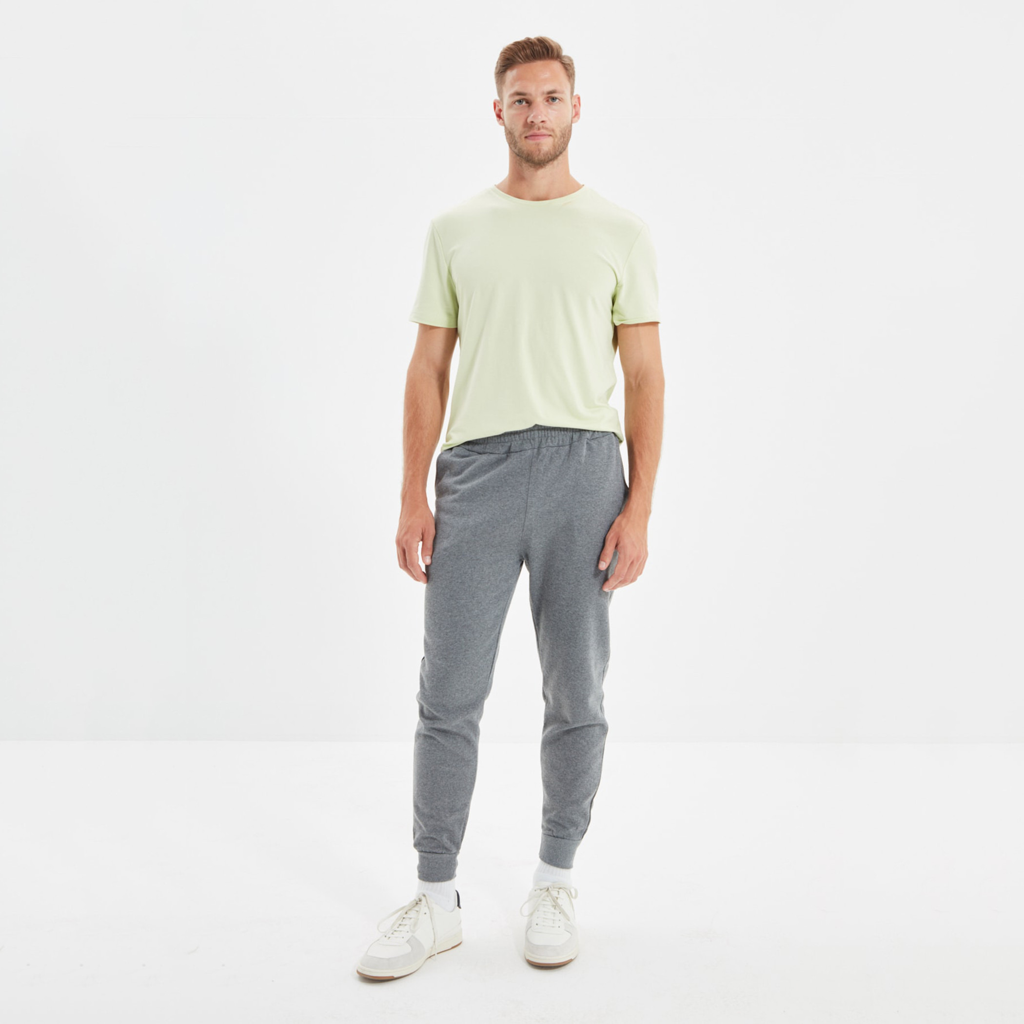 ترينديول رمادي بانت عداء ببطء-men-clothing-bottoms-joggers-image-3