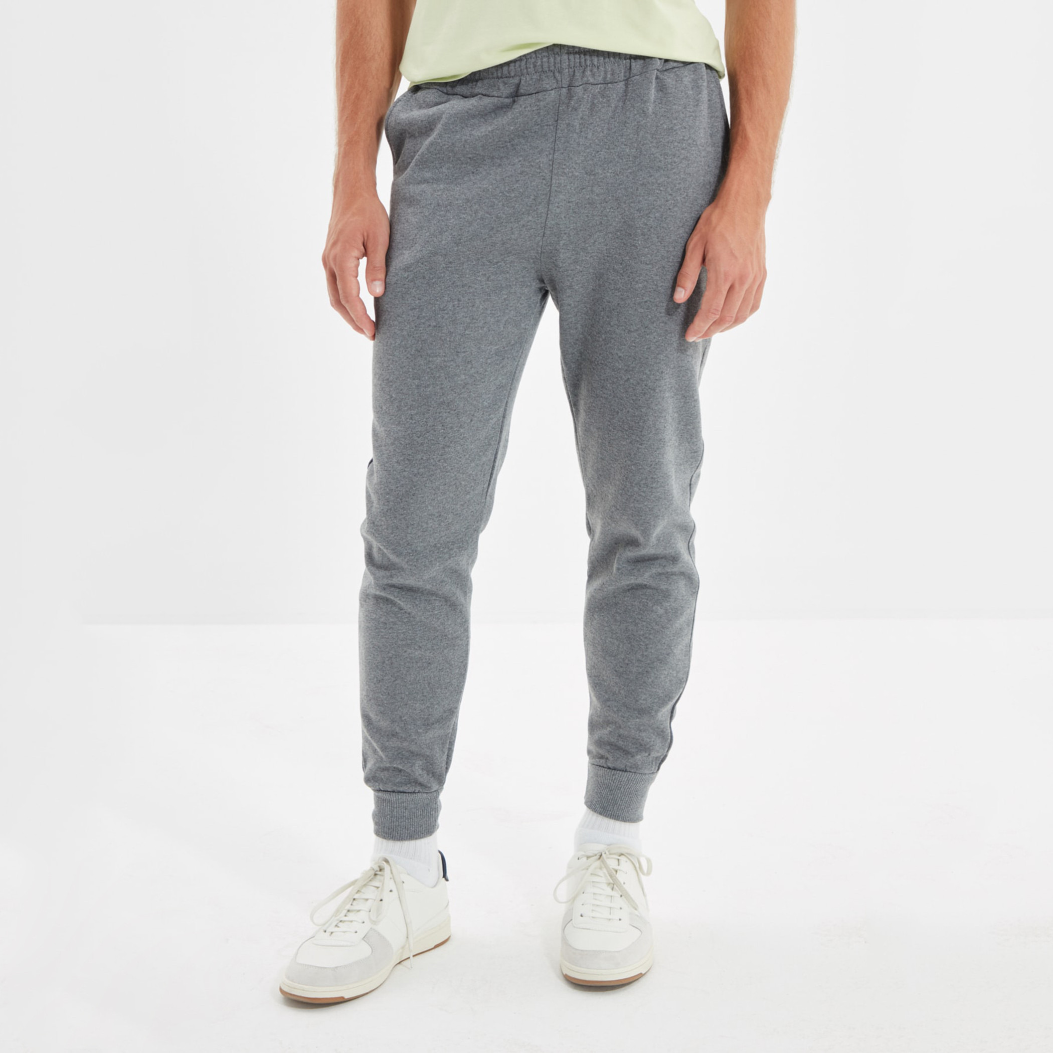 ترينديول رمادي بانت عداء ببطء-men-clothing-bottoms-joggers-image-4