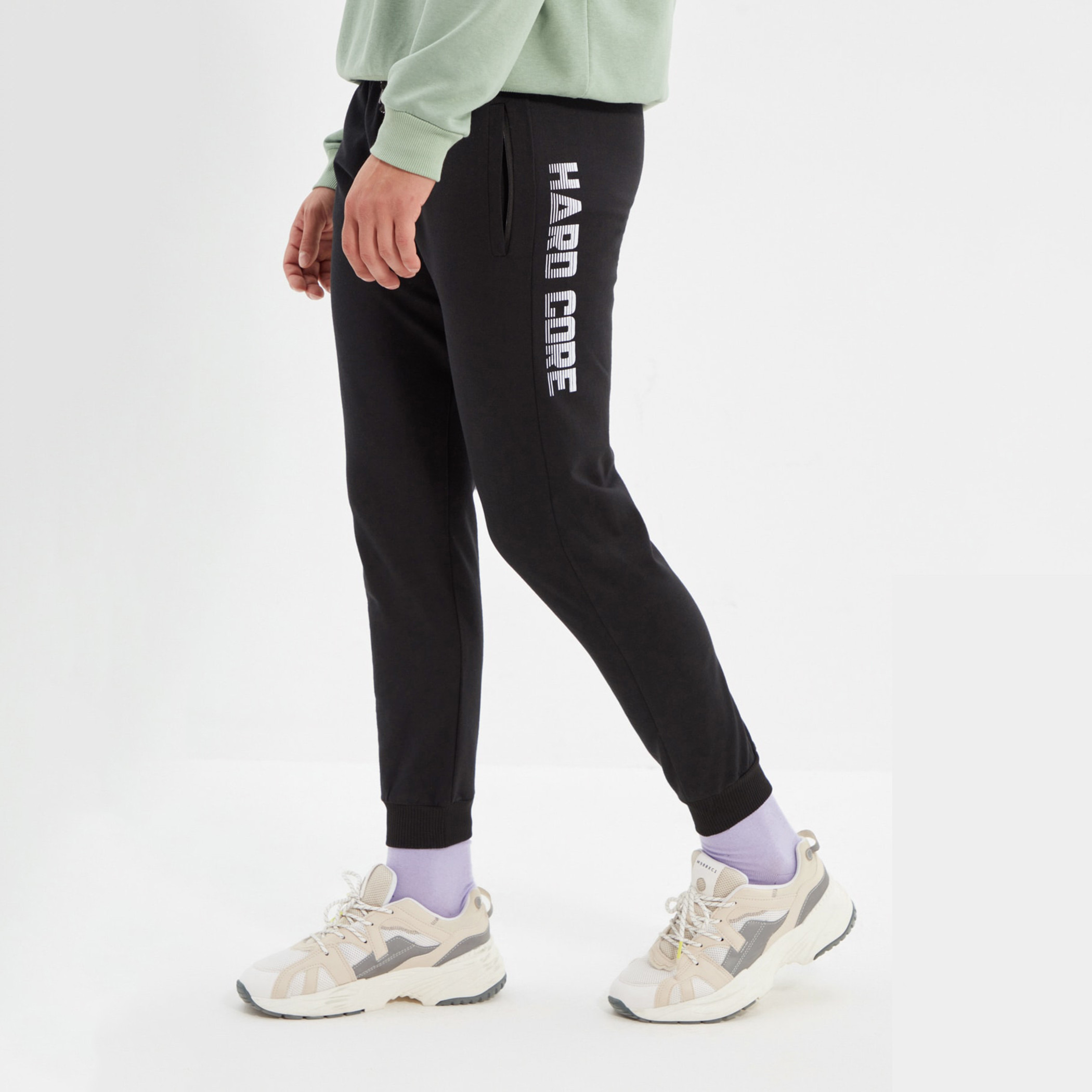 Trendyol Men Solid Pocket Detail Drawstring Jogger-men-clothing-bottoms-joggers-image-2