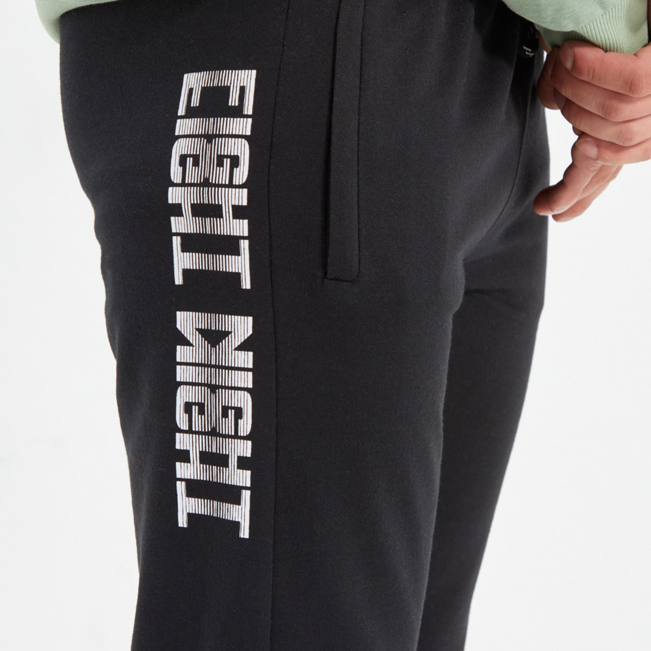 Trendyol Men Solid Pocket Detail Drawstring Jogger-men-clothing-bottoms-joggers-image-3
