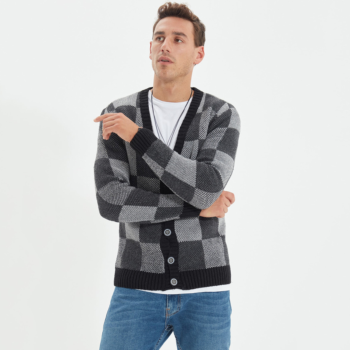Trendyol Men Checked V-Neck Cardigan-men-clothing-sweatersandpullovers-image-5
