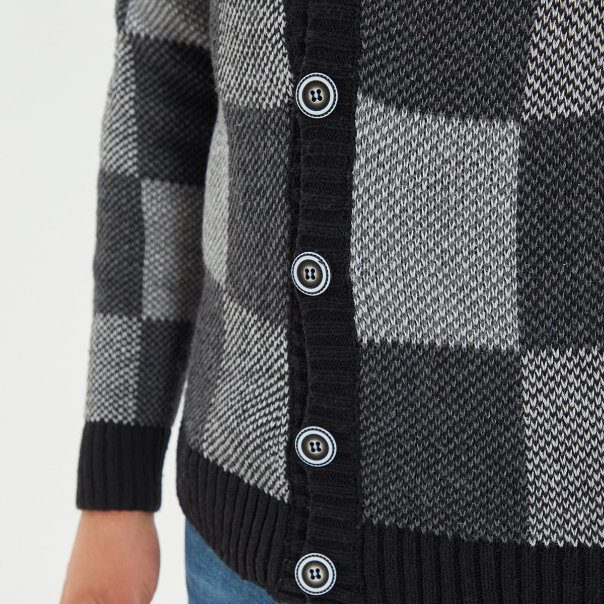 Trendyol Men Checked V-Neck Cardigan-men-clothing-sweatersandpullovers-image-7
