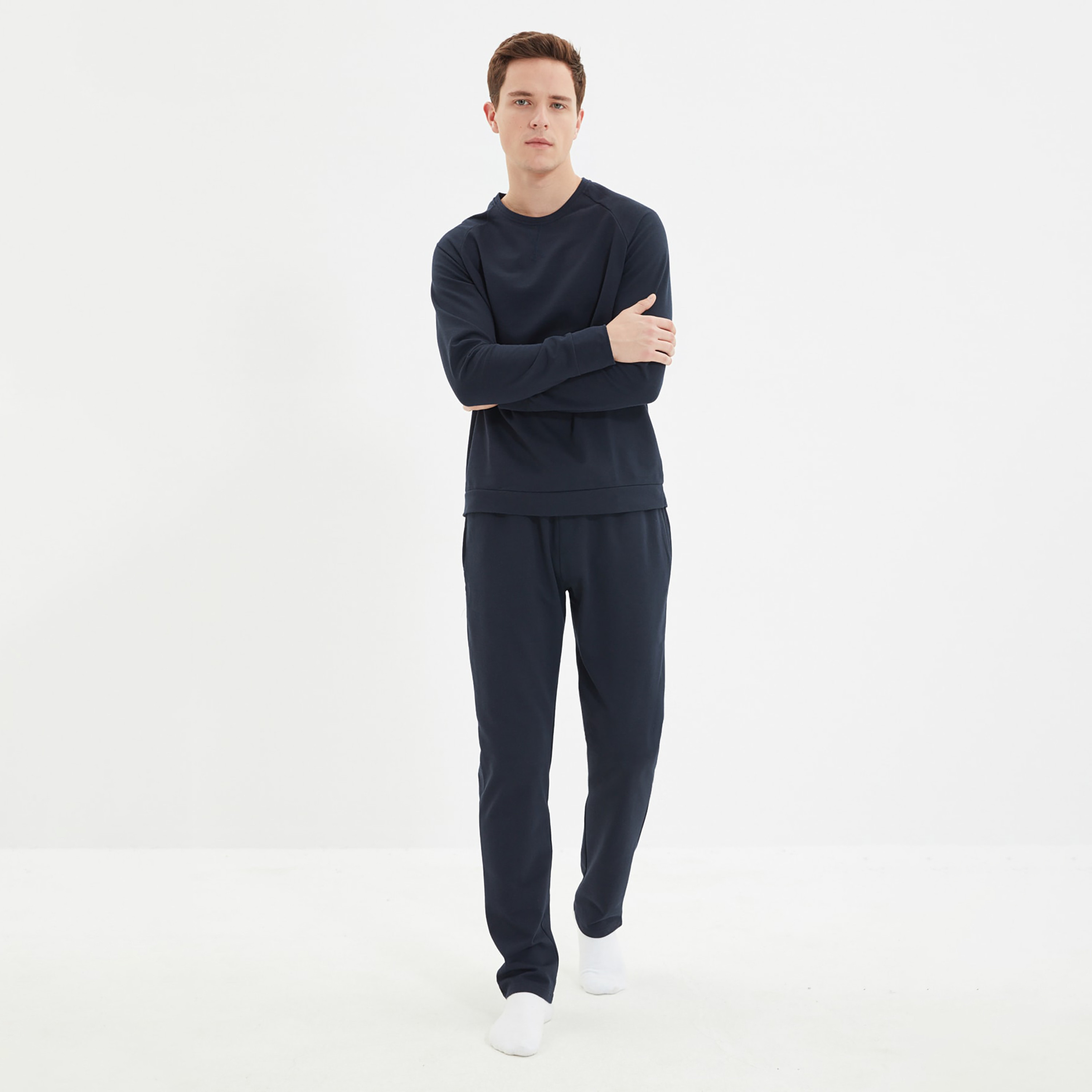 طقم كنزة وبيجاما برباط من ترينديول بياقة دائرية سادة بلون رمادي للرجال-men-clothing-nightwear-sets-image-1