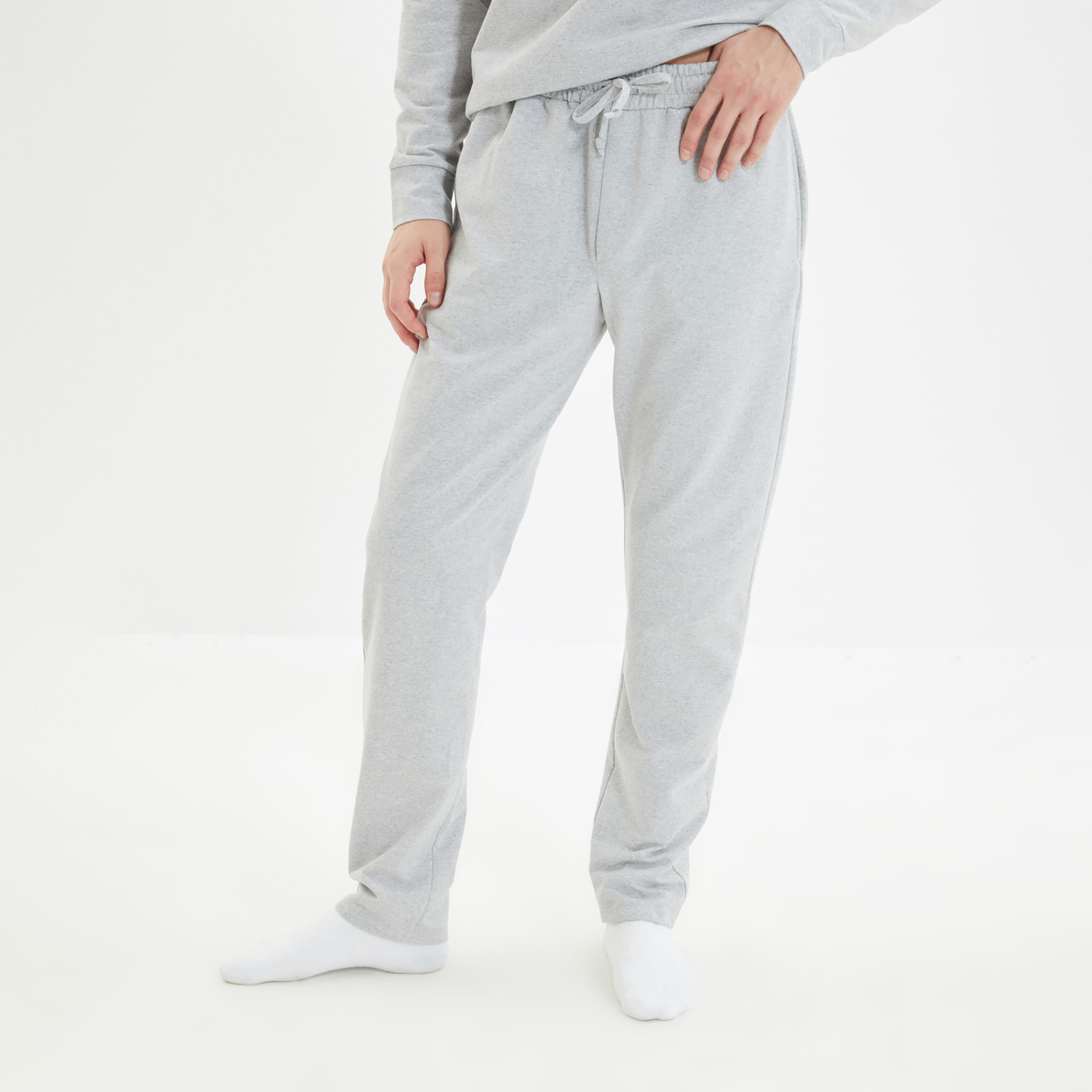طقم كنزة وبيجاما برباط من ترينديول بياقة دائرية سادة بلون رمادي للرجال-men-clothing-nightwear-sets-image-9