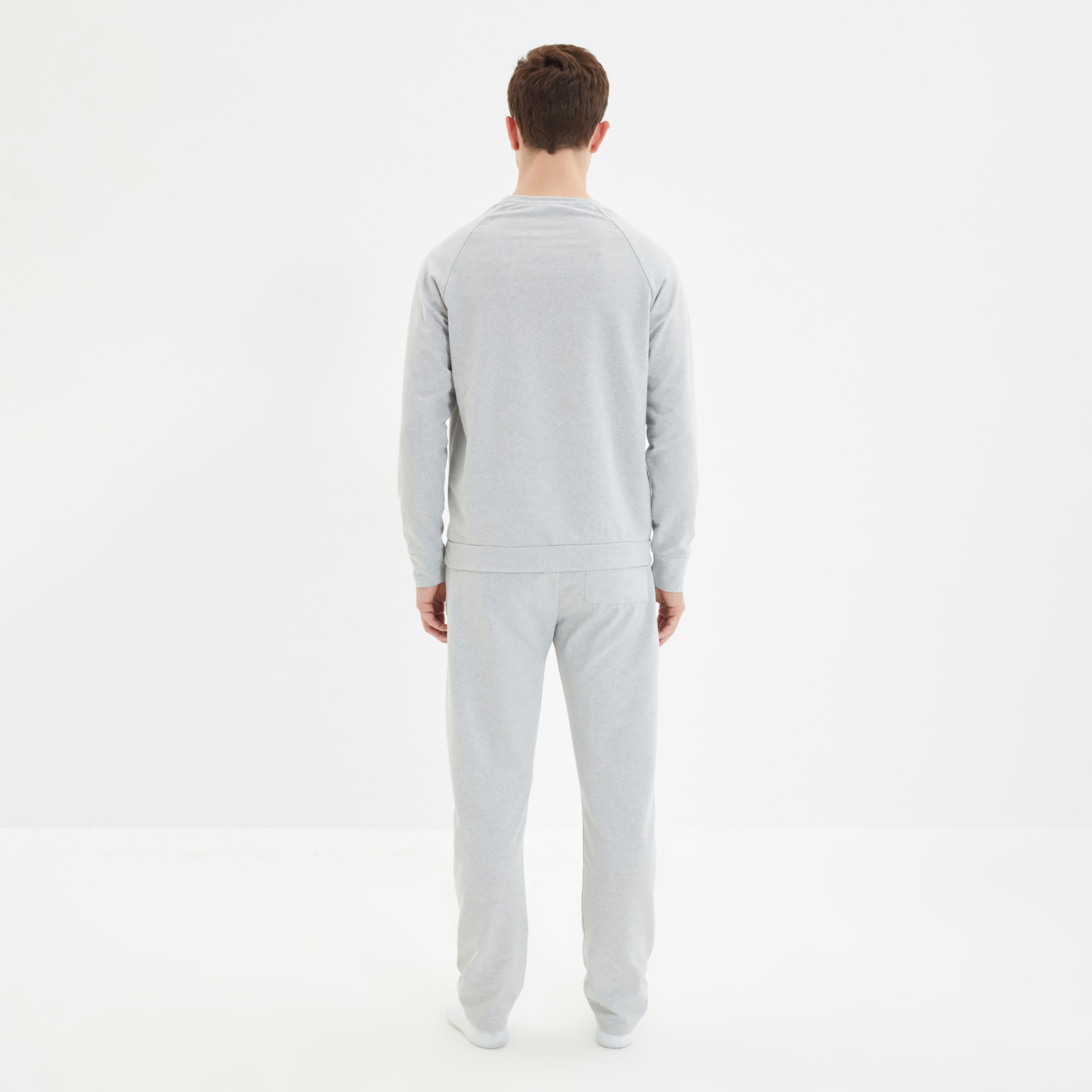 طقم كنزة وبيجاما برباط من ترينديول بياقة دائرية سادة بلون رمادي للرجال-men-clothing-nightwear-sets-image-12