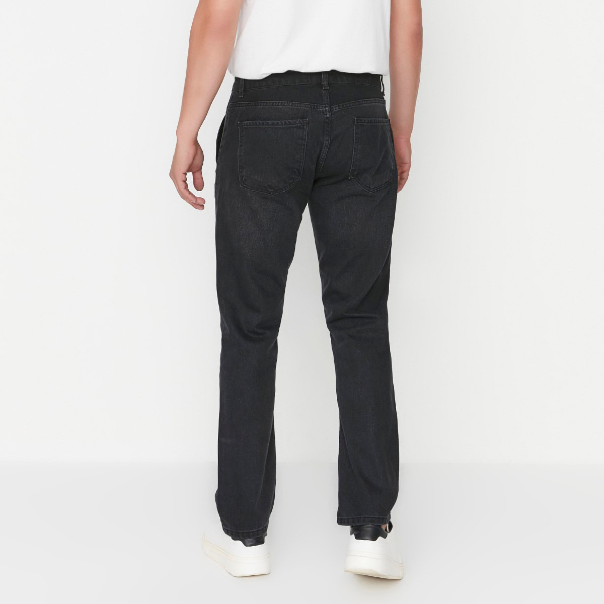 بنطلون جينز مستقيم من ترينديول رجالي بلون اسود سادة مع جيب فاتح-men-clothing-bottoms-jeans-image-5