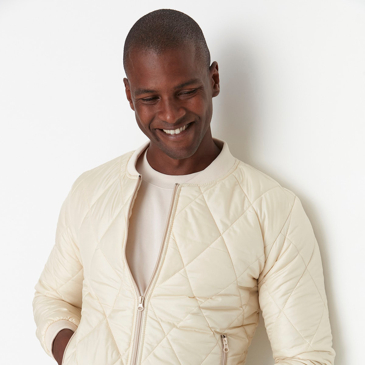 جاكيت ترينديول للرجال مع مبطن كريمي بسحاب أمامي وجيوب مائلة بسحاب-men-clothing-jacketsandblazers-jackets-image-2
