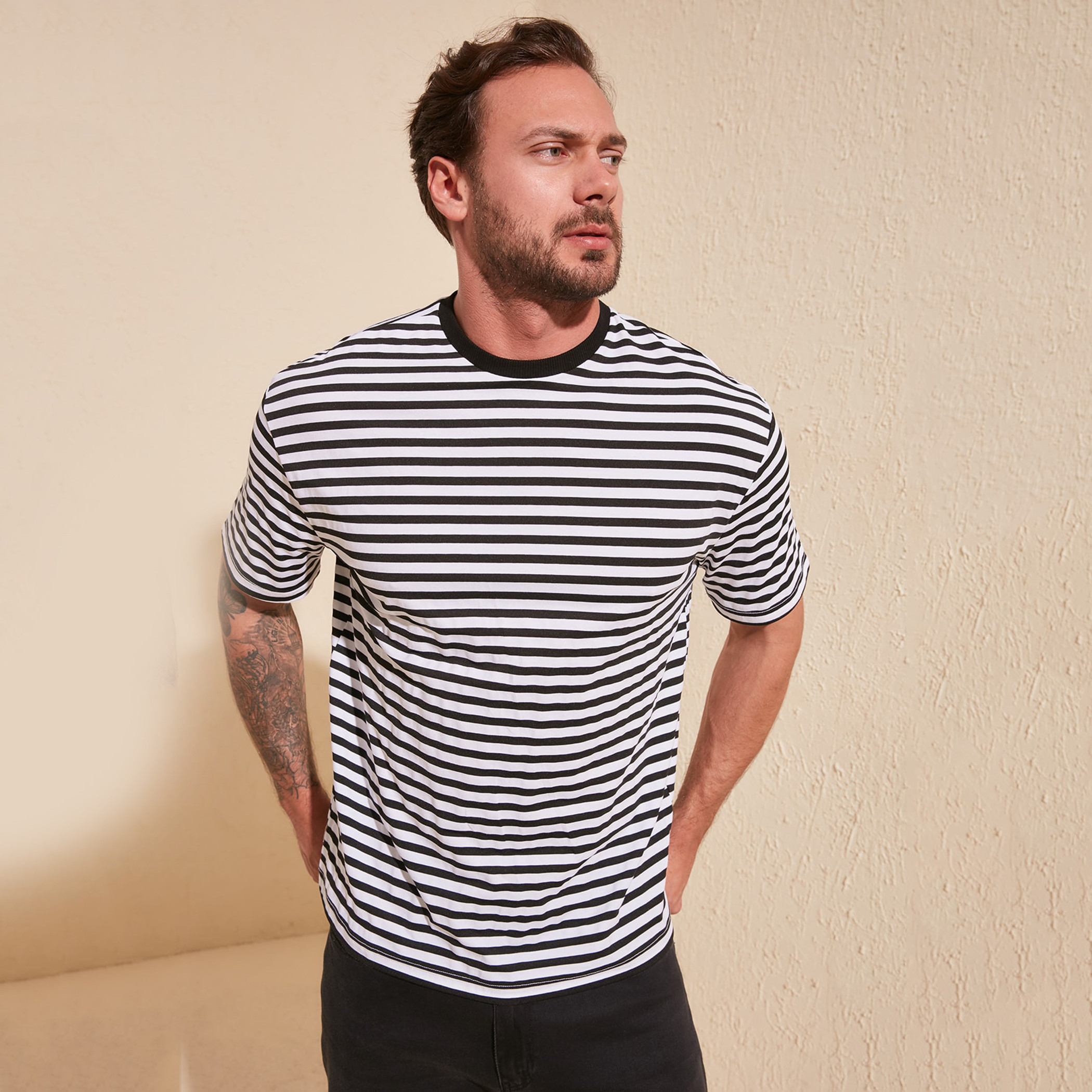 Trendyol Men Striped Crew Neck T-Shirt-men-clothing-tshirtsandpolos-tshirts-image-1