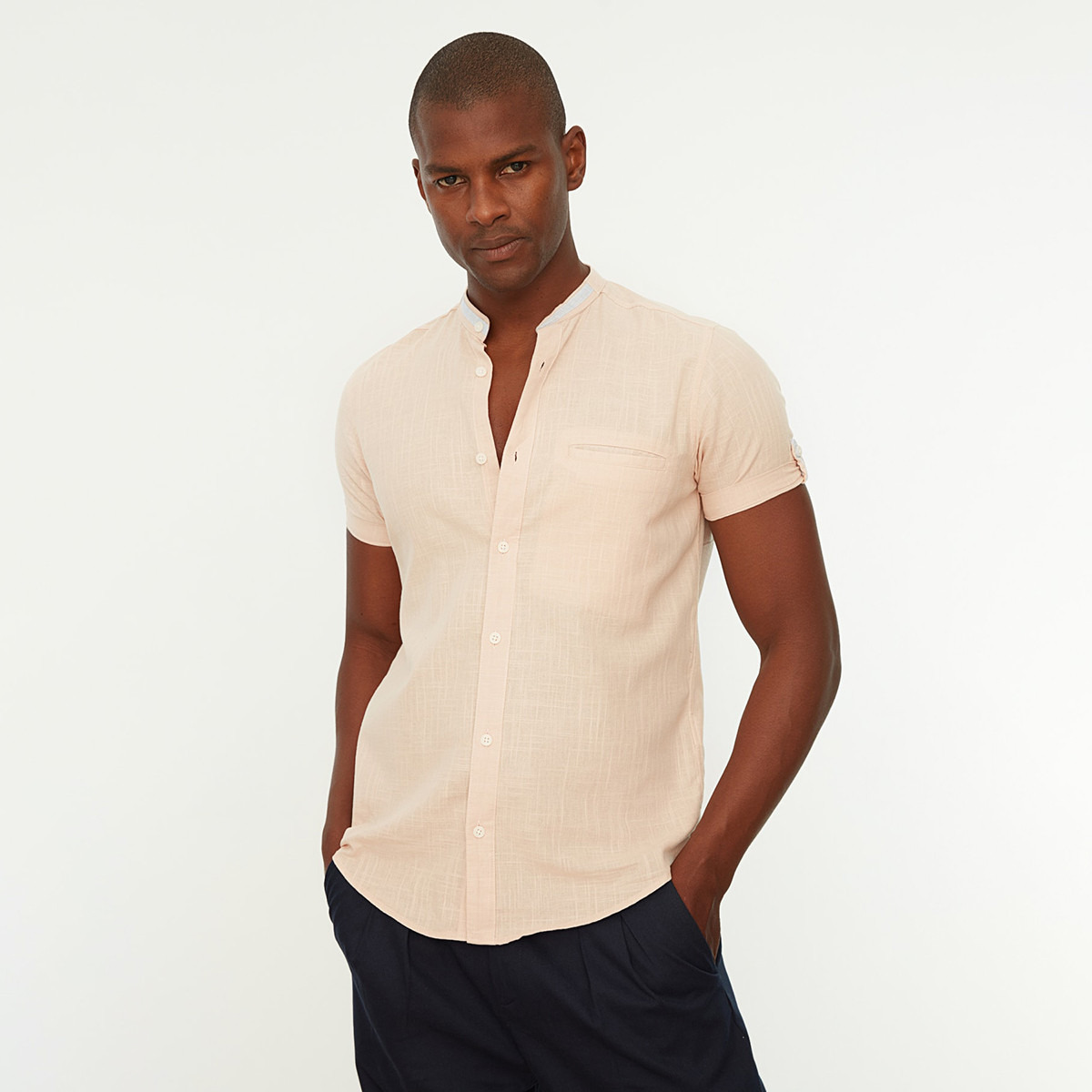 ترينديول قميص وردي سادة بياقة ماندرين وأكمام قصيرة مع جيب للرجال-men-clothing-shirts-image-1