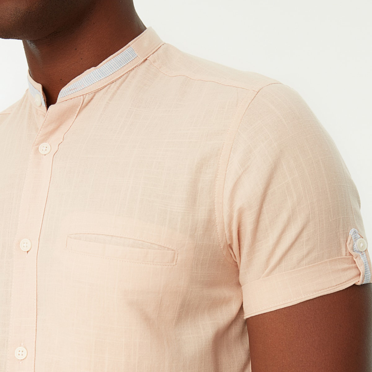 ترينديول قميص وردي سادة بياقة ماندرين وأكمام قصيرة مع جيب للرجال-men-clothing-shirts-image-2