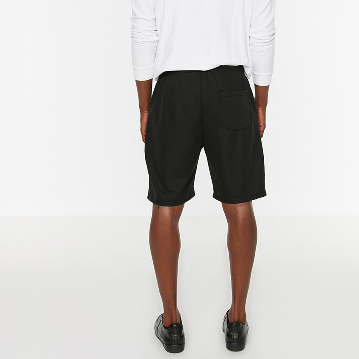 شورتز ترينديول بلون أسود سادة برباط و جيب للرجال-men-clothing-bottoms-shorts-image-5