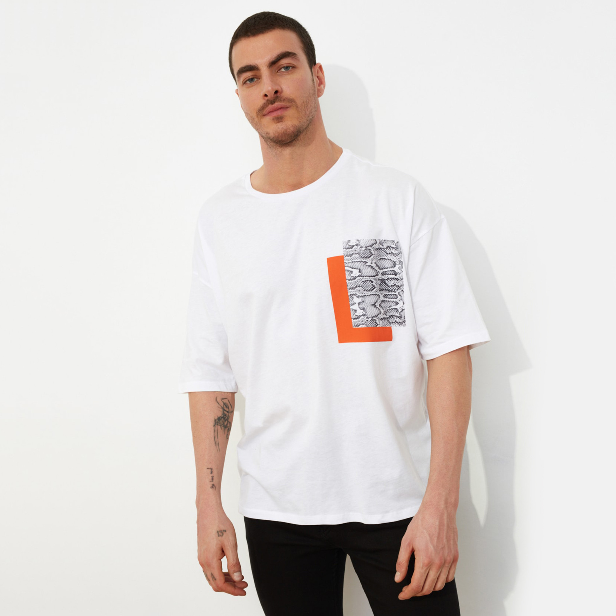 ترينديول أبيض تي شيرت-men-clothing-tshirtsandpolos-tshirts-image-1