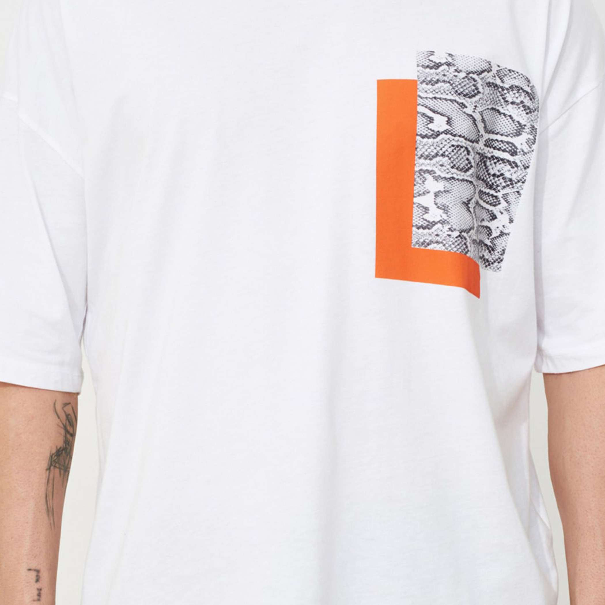 ترينديول أبيض تي شيرت-men-clothing-tshirtsandpolos-tshirts-image-3