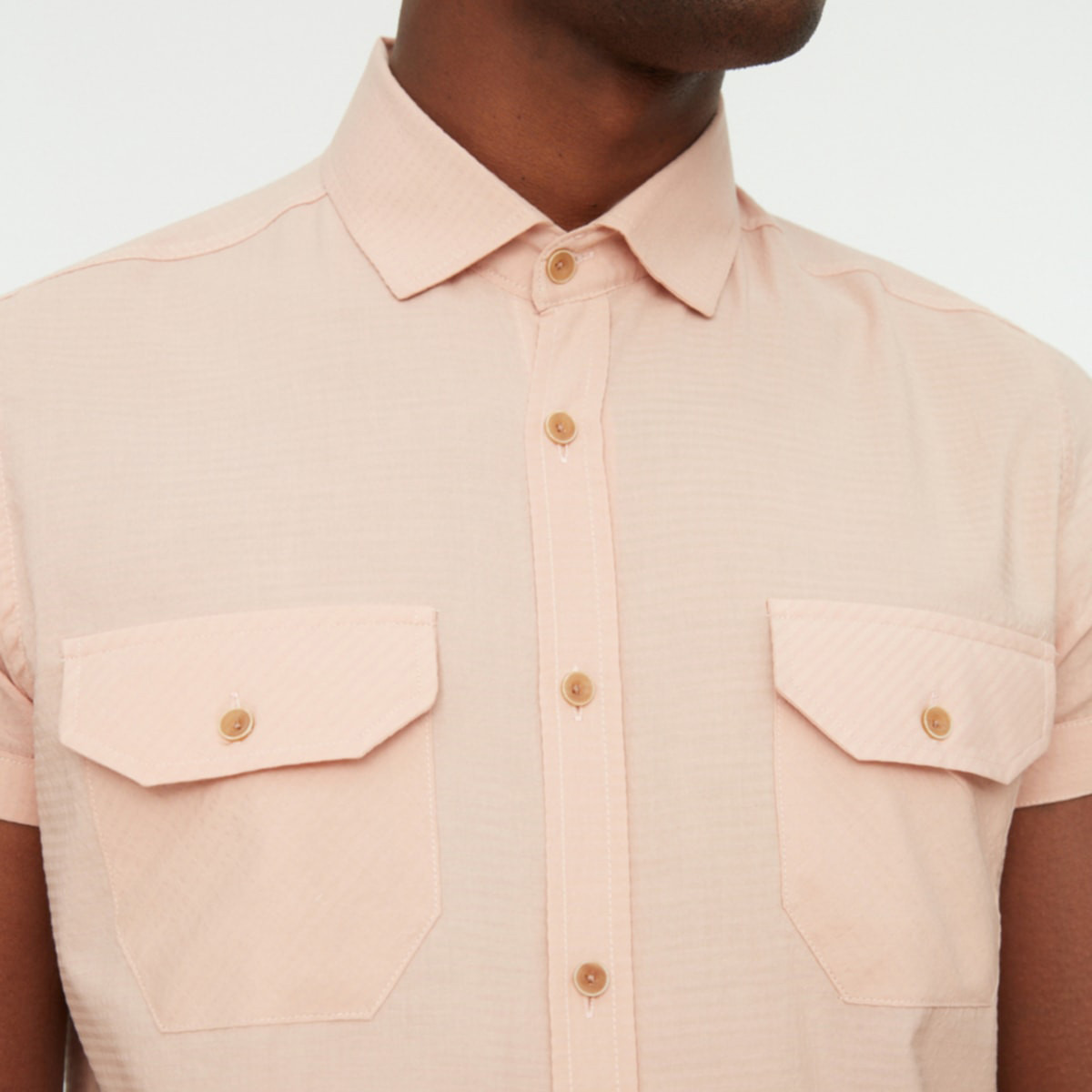 ترينديول قميص وردي بأكمام قصيرة بياقة وجيب للرجال-men-clothing-shirts-image-3