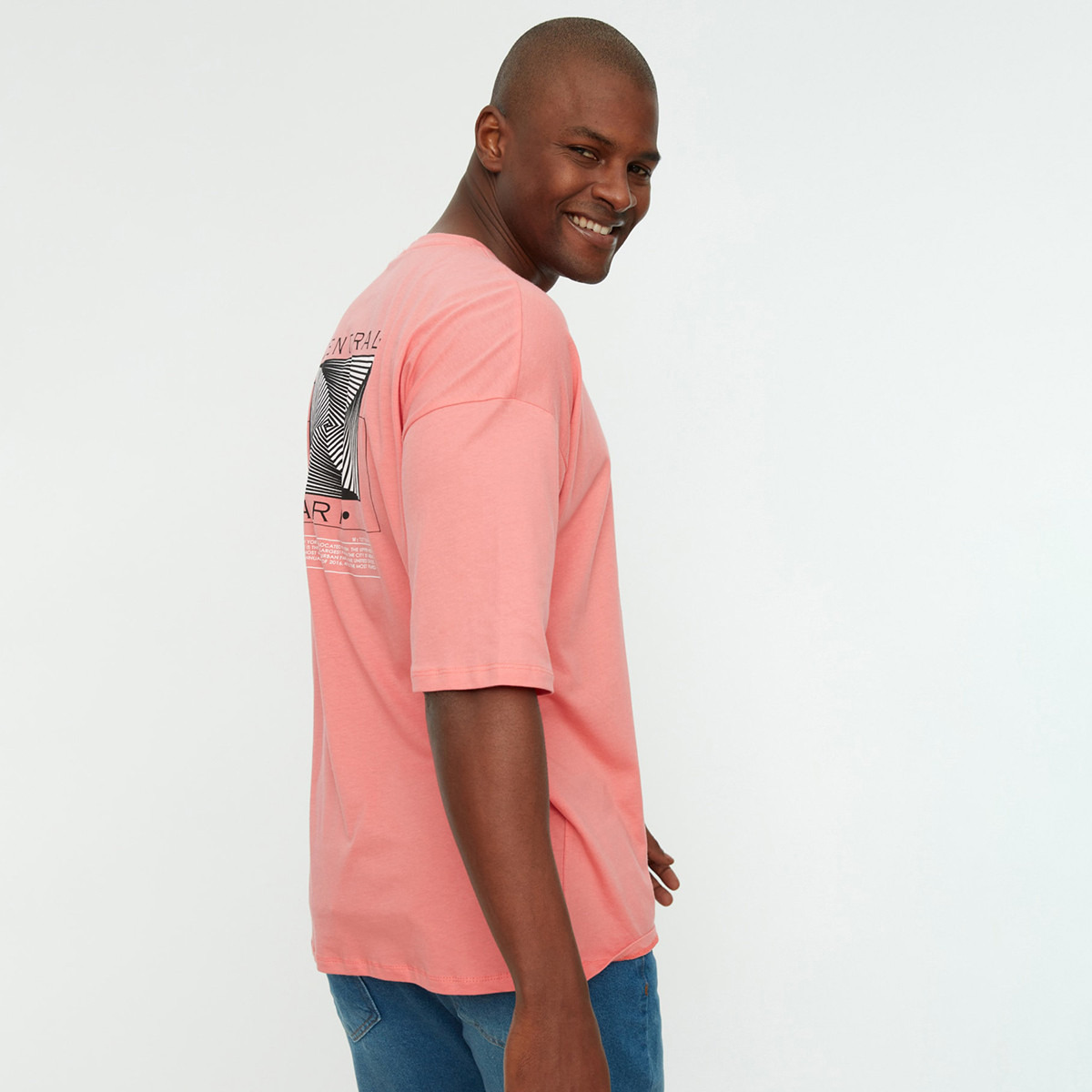 تي شيرت ترينديول للرجال برقبة دائرية مطبوعة باللون الوردي-men-clothing-tshirtsandpolos-tshirts-image-4