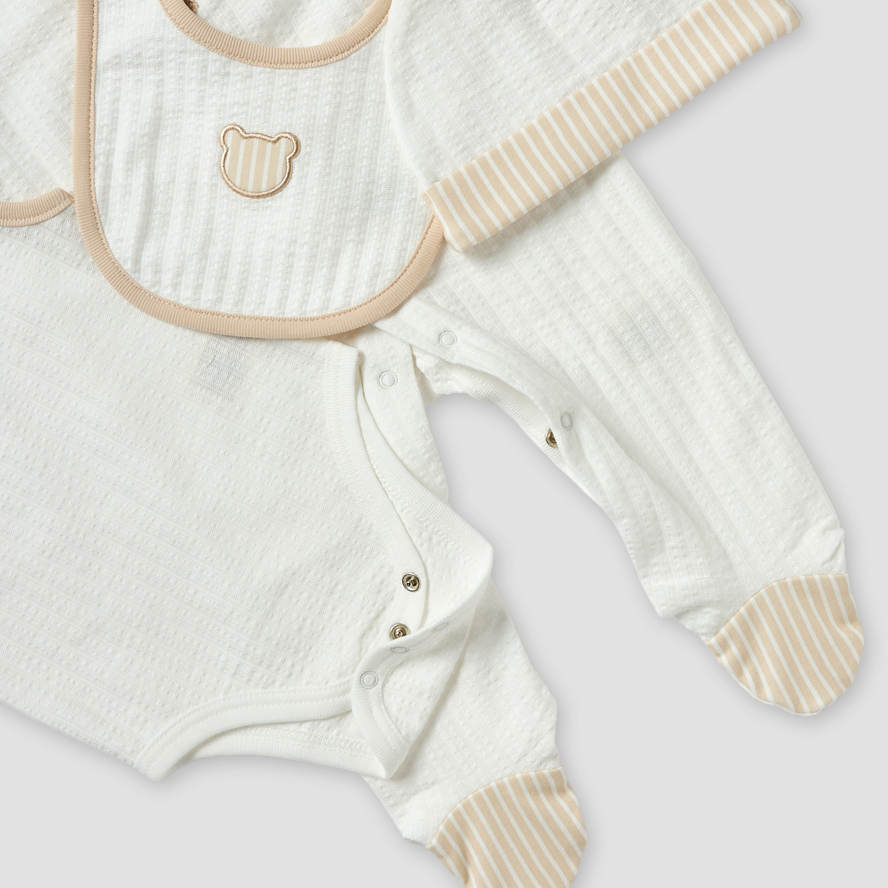 Set of 4 Giggles Clothing Gift Set with Bear Applique-baby-boys-clothing-setsandcoords-image-8