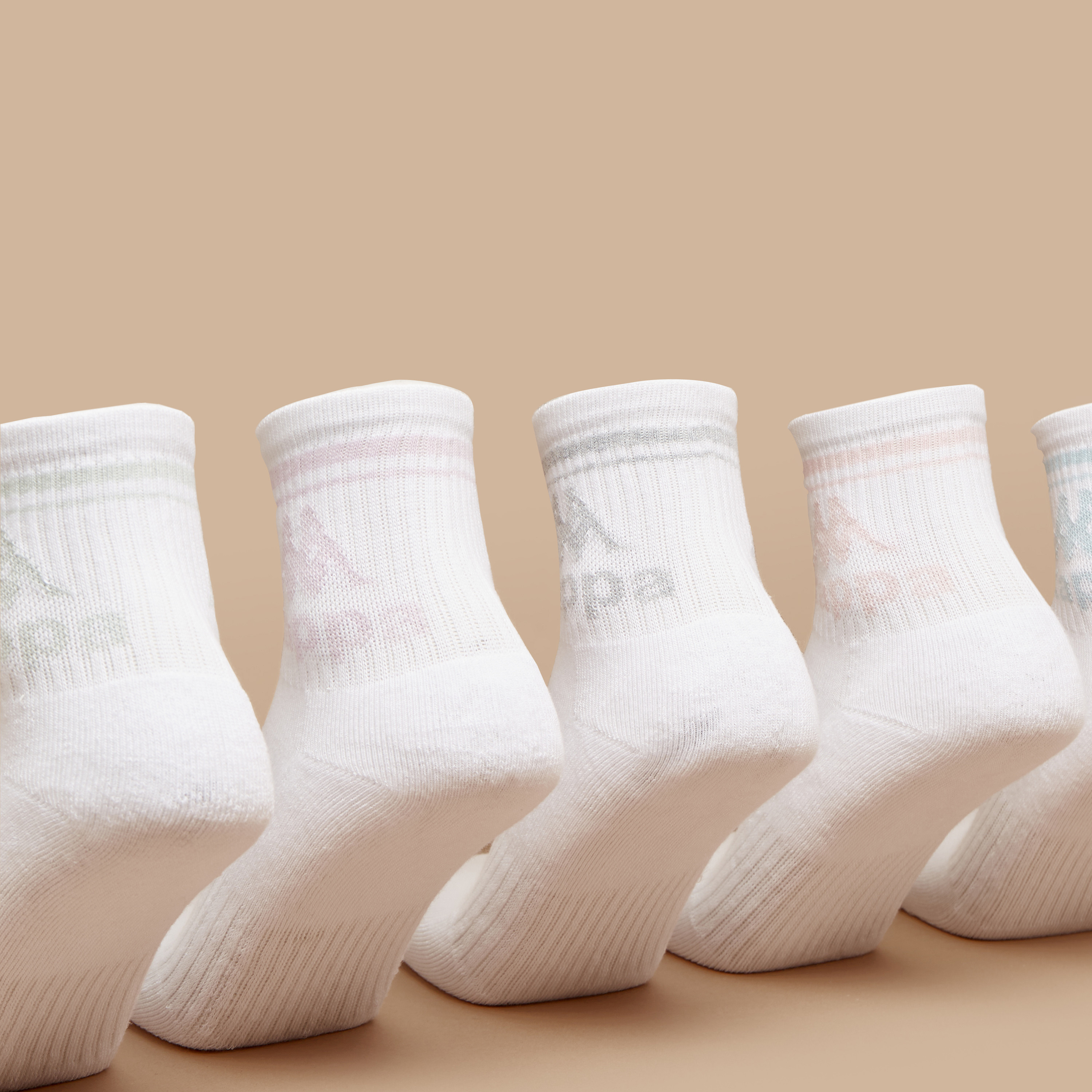 طقم جوارب موسّدة 5 أزواج بطول متوسط وطبعات الشعار من كابا-women-socksandstockings-image-2