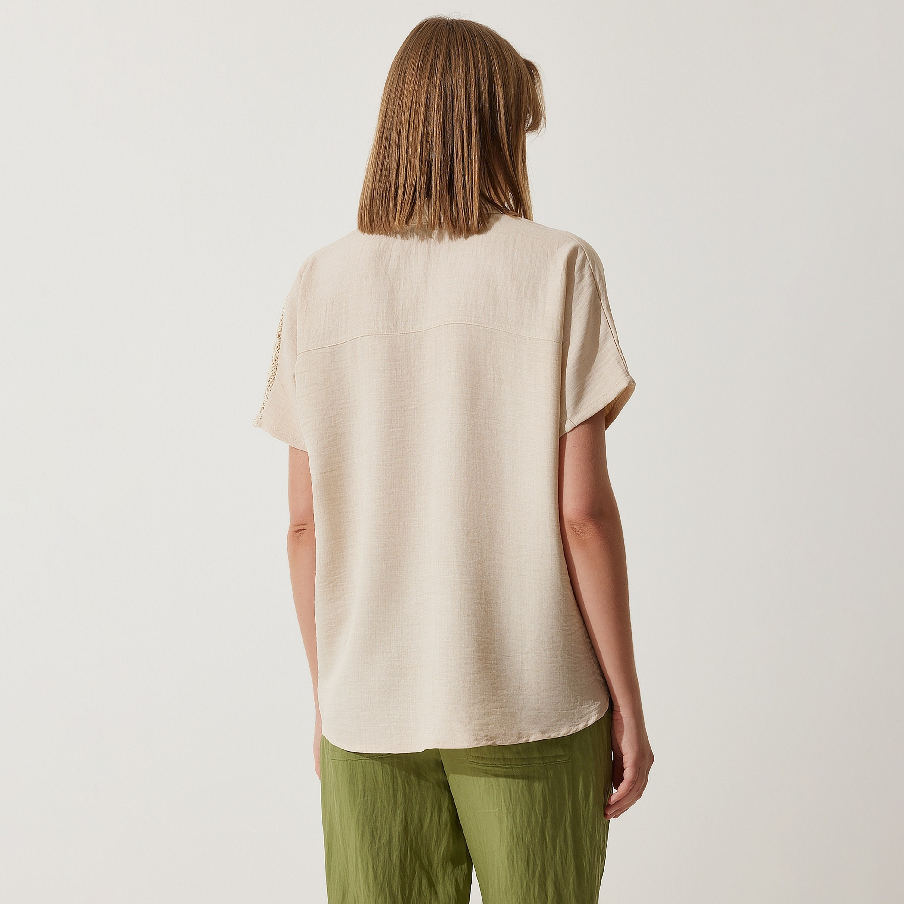 قميص نسائي بيج بياقة من الكروشيه من دانتيل إسطنبول من سعادة إسطنبول-women-clothing-shirtsandblouses-shirts-image-3