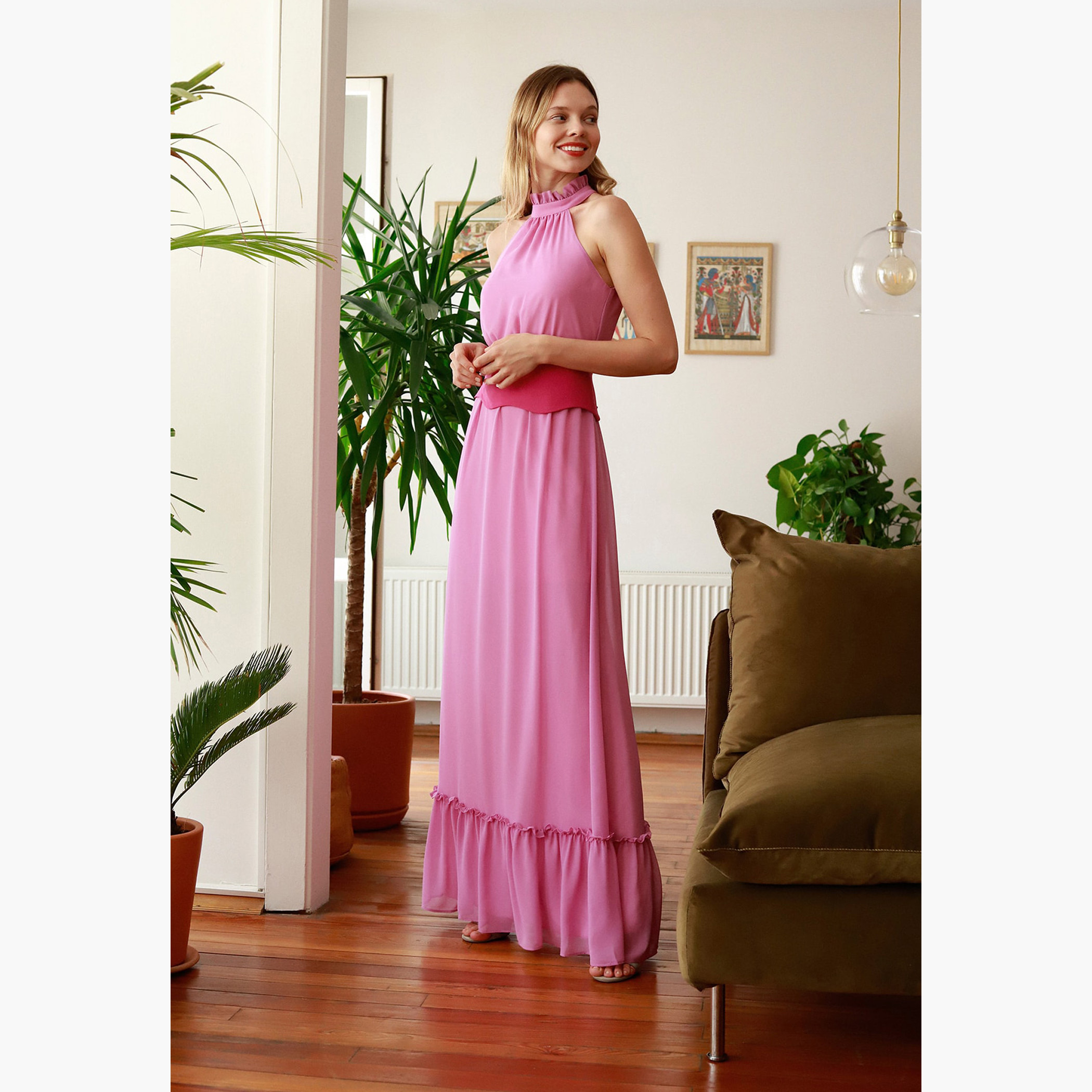 فستان طويل سادة بقصة إيه لاين دون أكمام وبياقة عالية من ترينديول-women-clothing-dresses-image-2