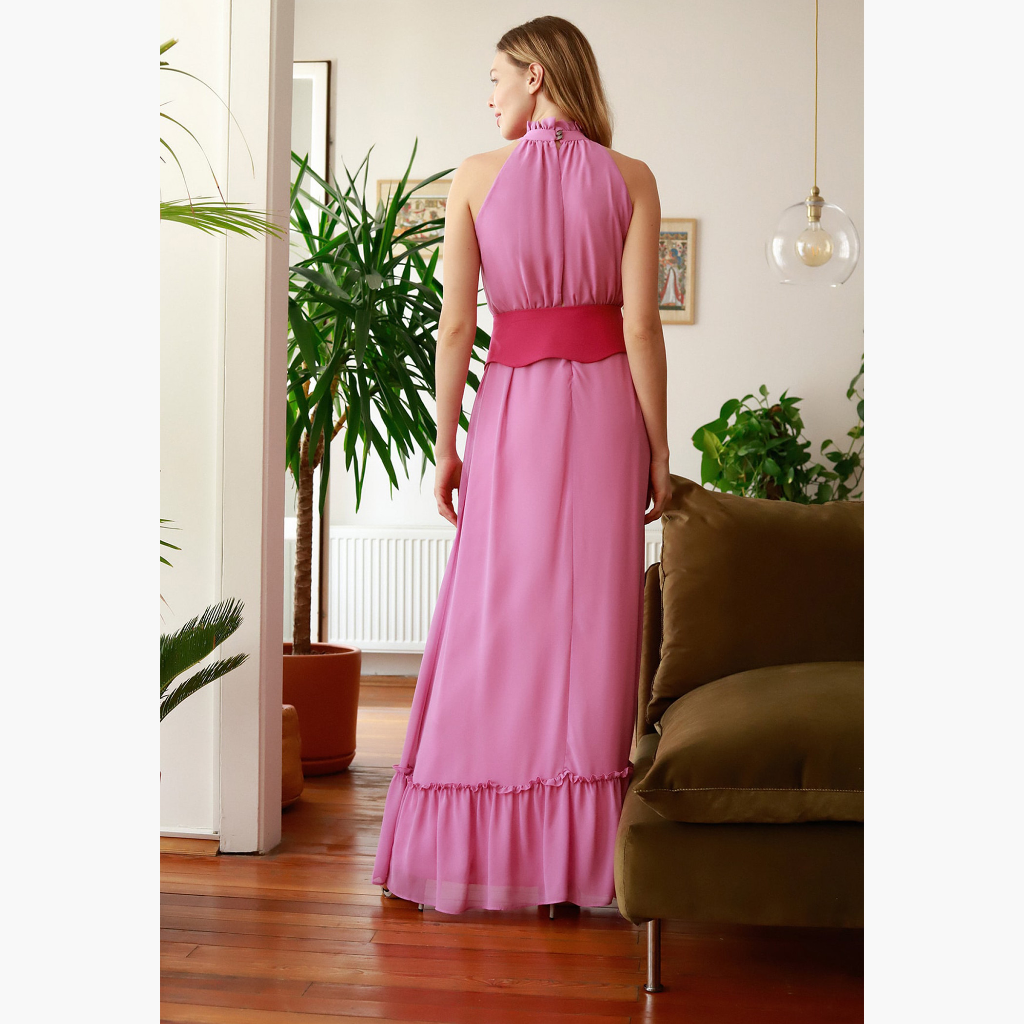 فستان طويل سادة بقصة إيه لاين دون أكمام وبياقة عالية من ترينديول-women-clothing-dresses-image-5