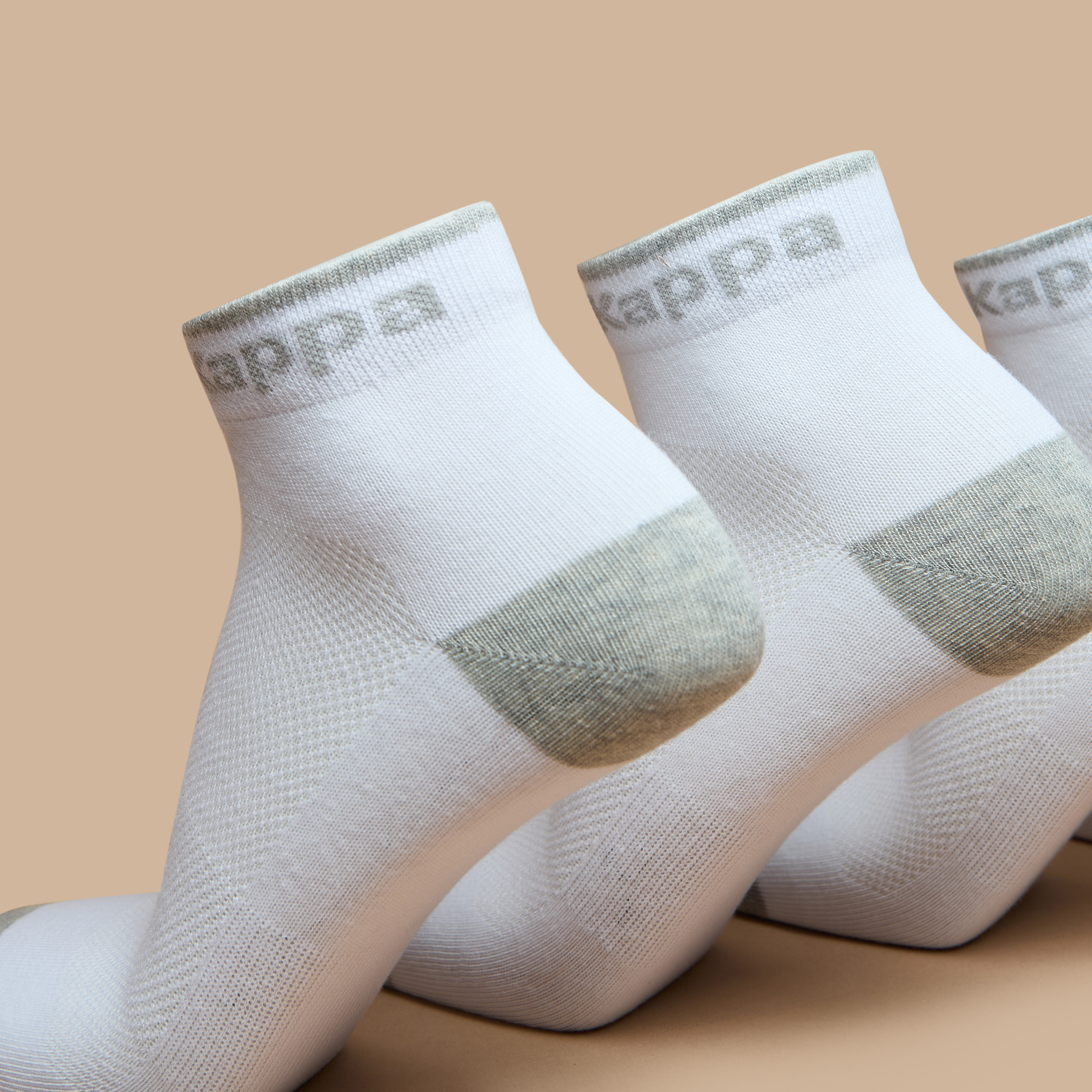 طقم جوارب رياضية 5 أزواج بطول متوسط وطبعات الشعار من كابا-men-socks-image-2