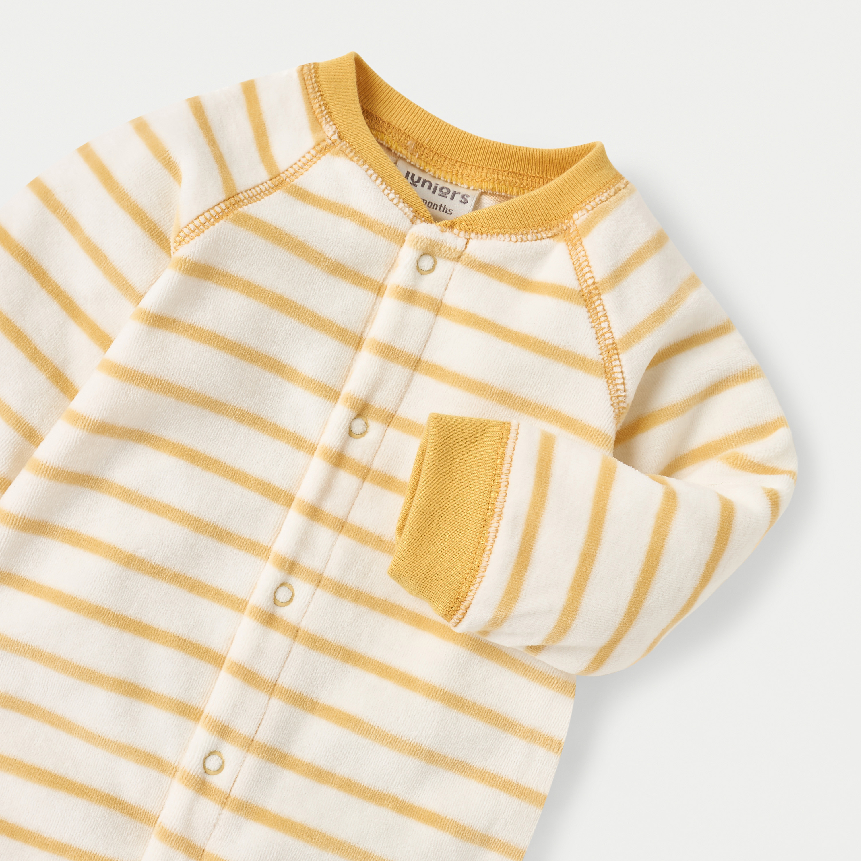 بدلة نوم مخططة مغلقة القدمين بأكمام طويلة من جونيورز-baby-girls-clothing-nightwear-sleepsuits-image-3