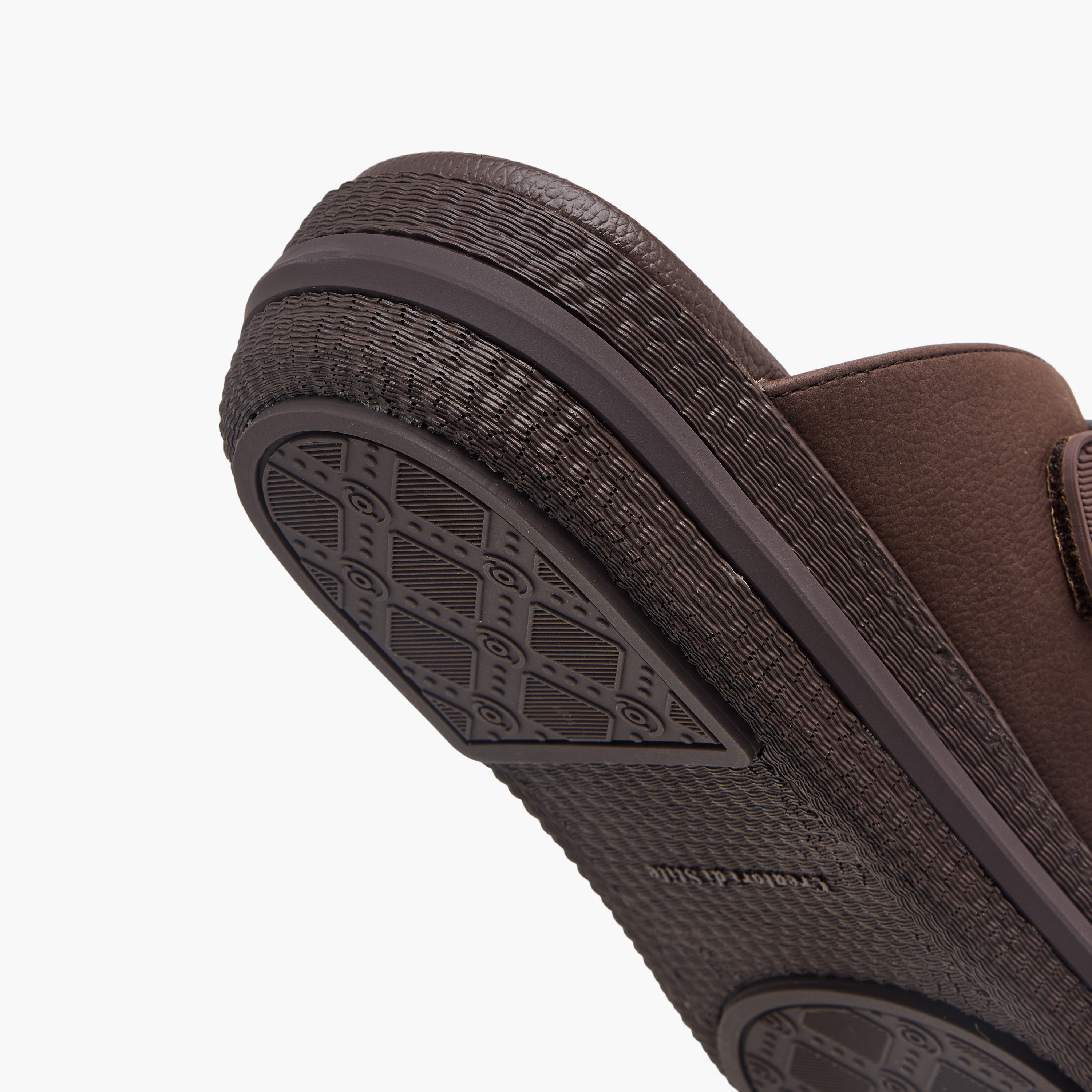 صندل مريح سهل الارتداء بارز الملمس من لو كونفرت-men-shoes-sandals-image-6