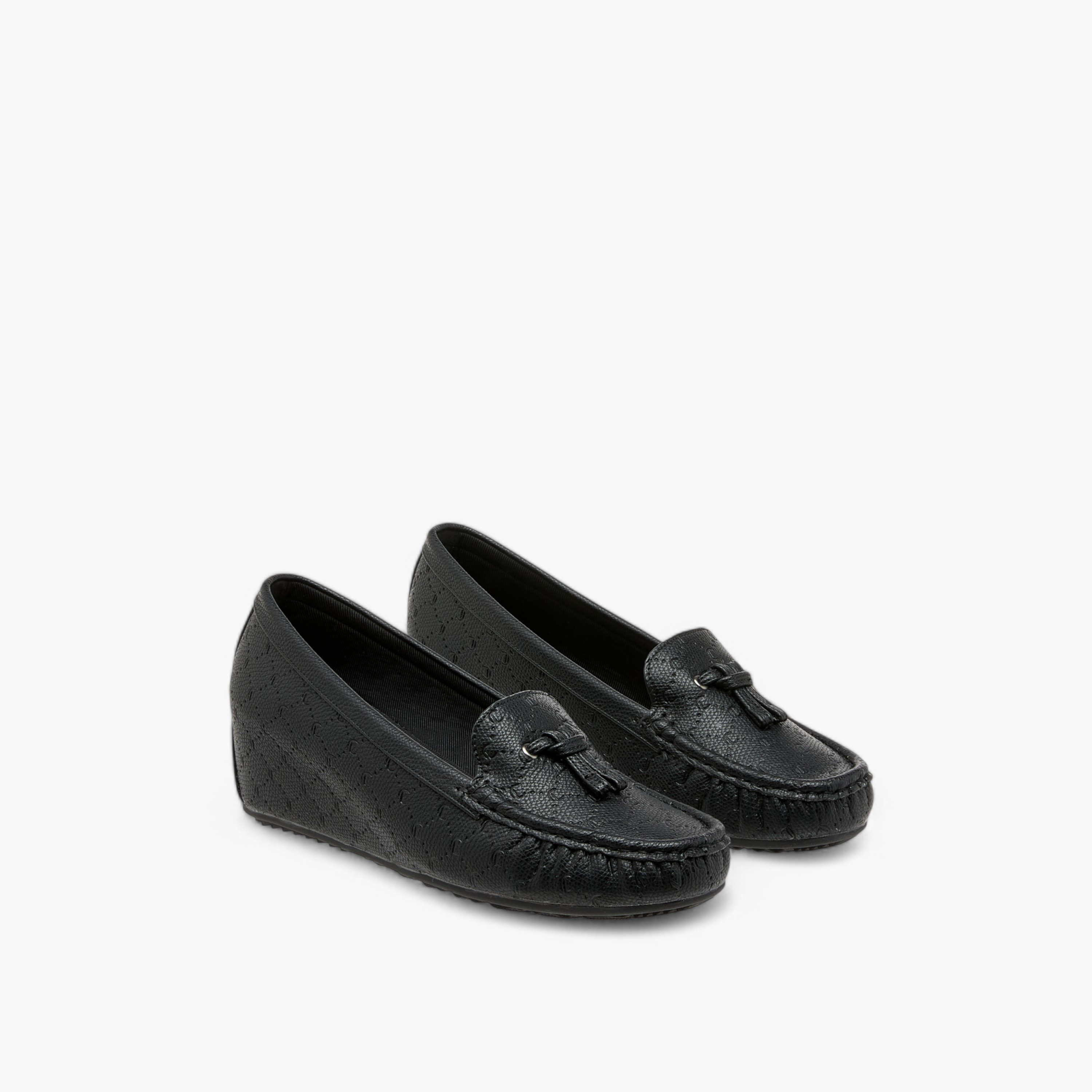 حذاء موكاسين مريح بكعب ويدج ونقوش مونوجرام من لو كونفورت-women-shoes-heels-image-1