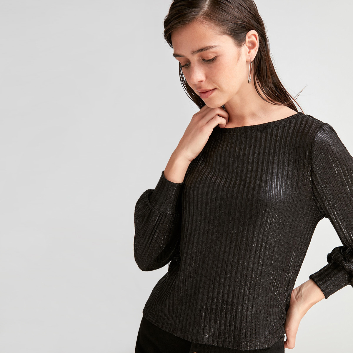 بلوزة بتفاصيل ميتاليك وأكمام بيشوب من ترينديول-women-clothing-shirtsandblouses-blouses-image-3