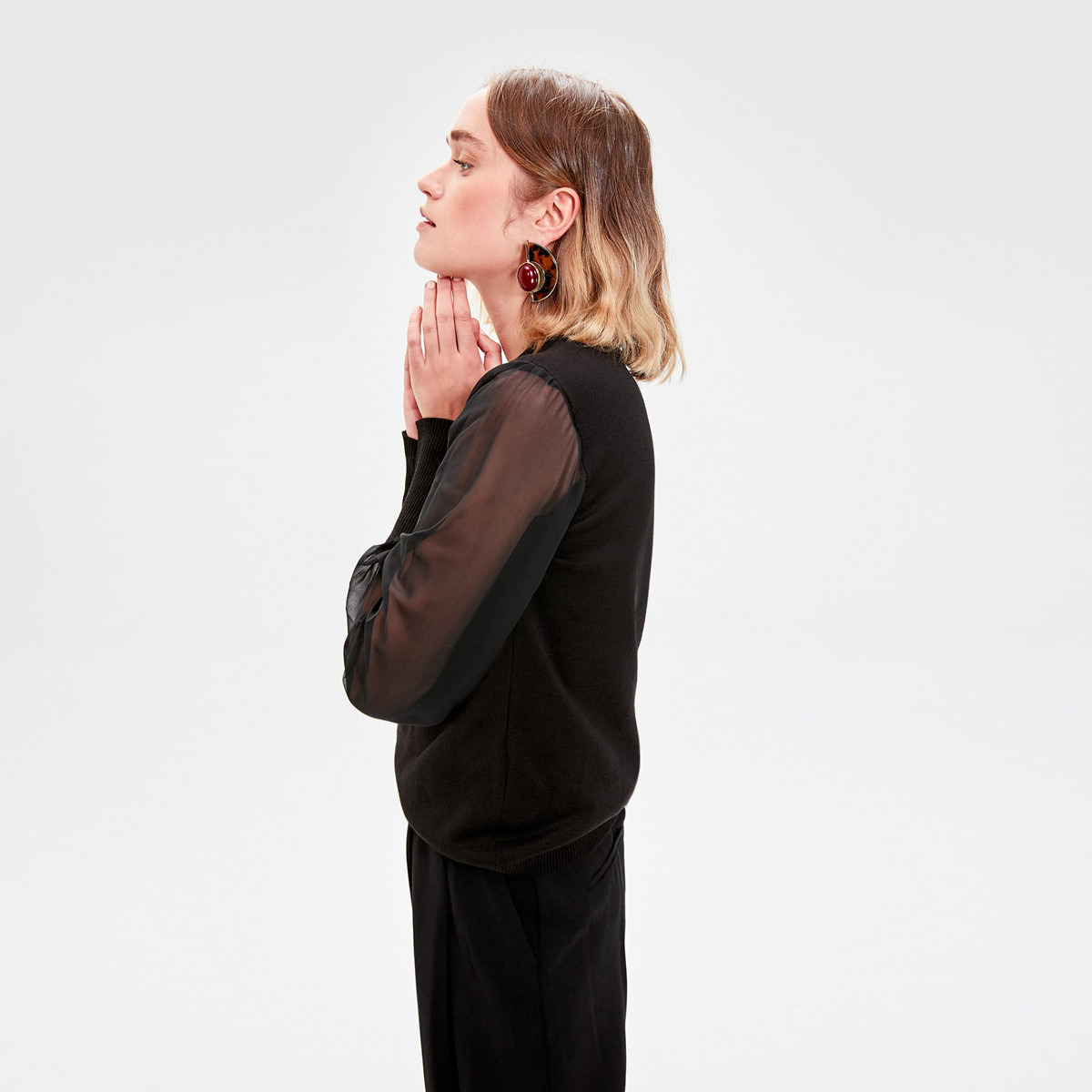 بلوزة بارزة الملمس بياقة مستديرة وأكمام طويلة من ترينديول-women-clothing-shirtsandblouses-blouses-image-2