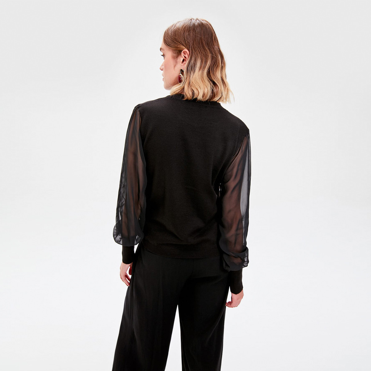بلوزة بارزة الملمس بياقة مستديرة وأكمام طويلة من ترينديول-women-clothing-shirtsandblouses-blouses-image-4