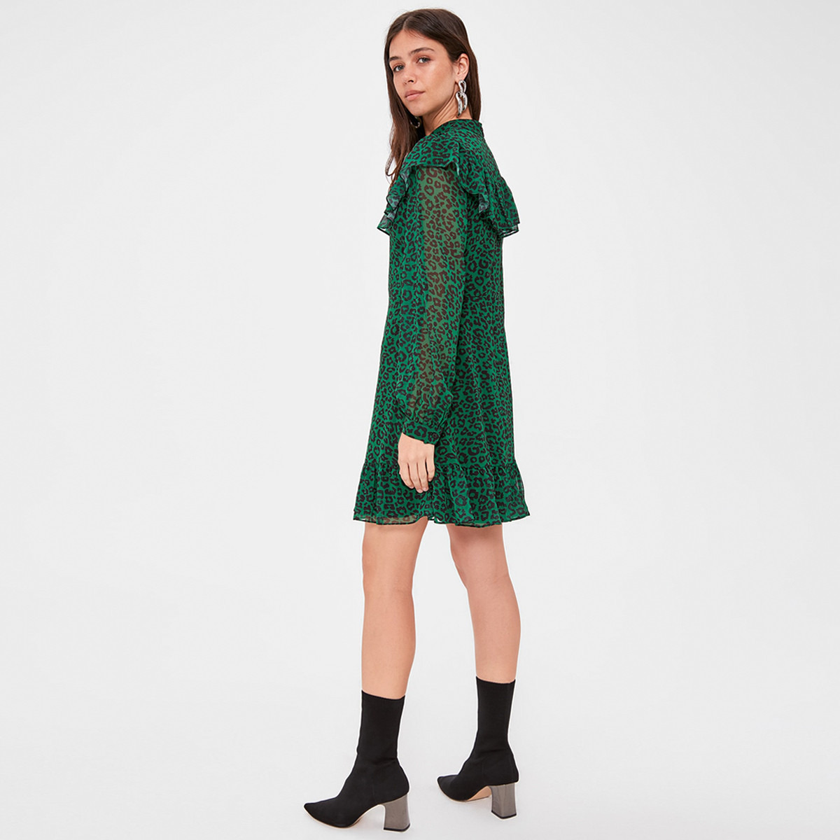 فستان قصيرمنسدل بأكمام بيشوب وطبعات حيوانات من ترينديول-women-clothing-dresses-image-3