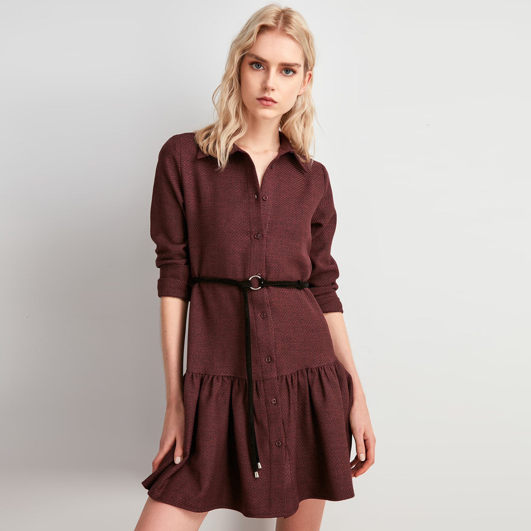 فستان قميص قصير بأكمام مطوية للأعلى وحزام من ترينديول-women-clothing-dresses-image-1