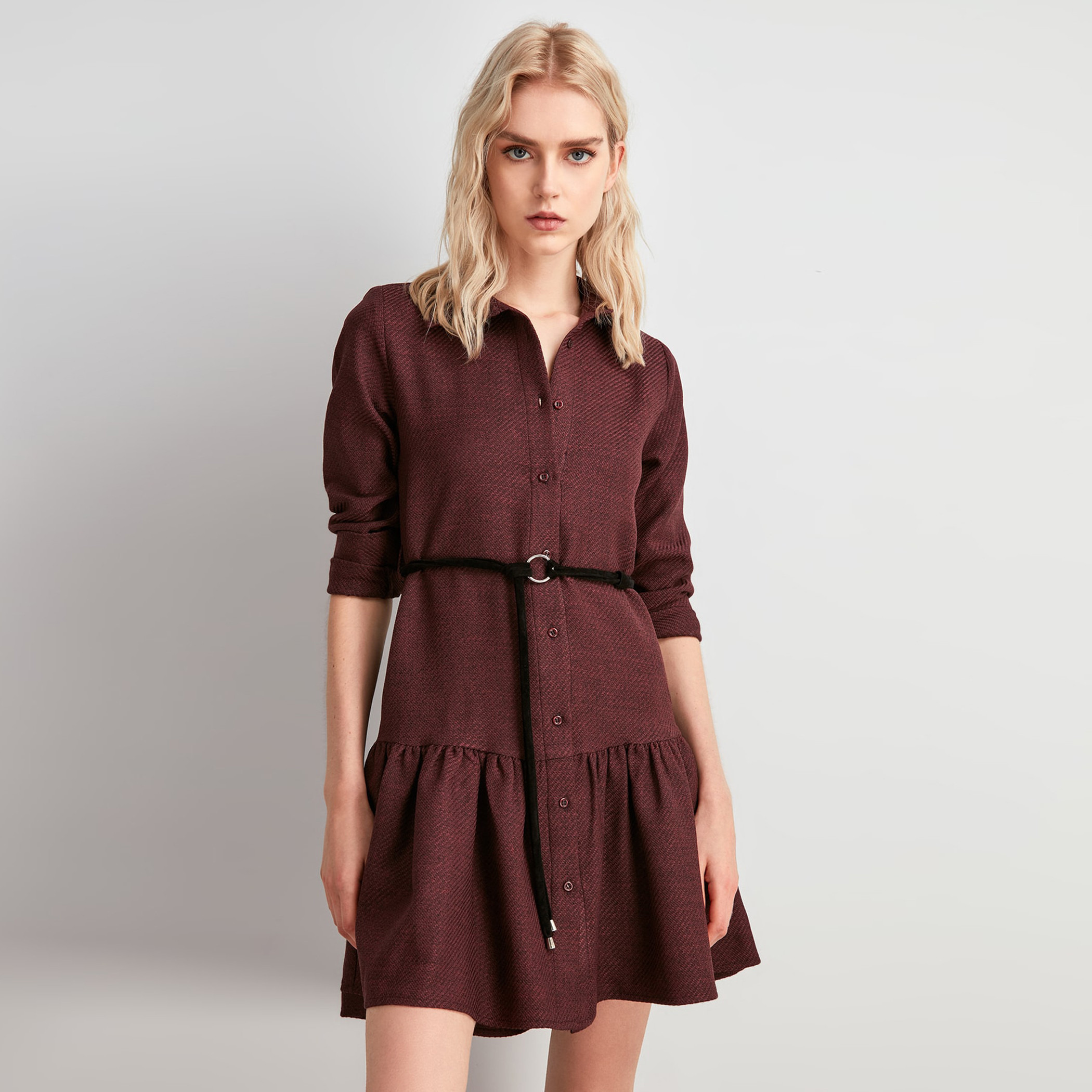 فستان قميص قصير بأكمام مطوية للأعلى وحزام من ترينديول-women-clothing-dresses-image-3