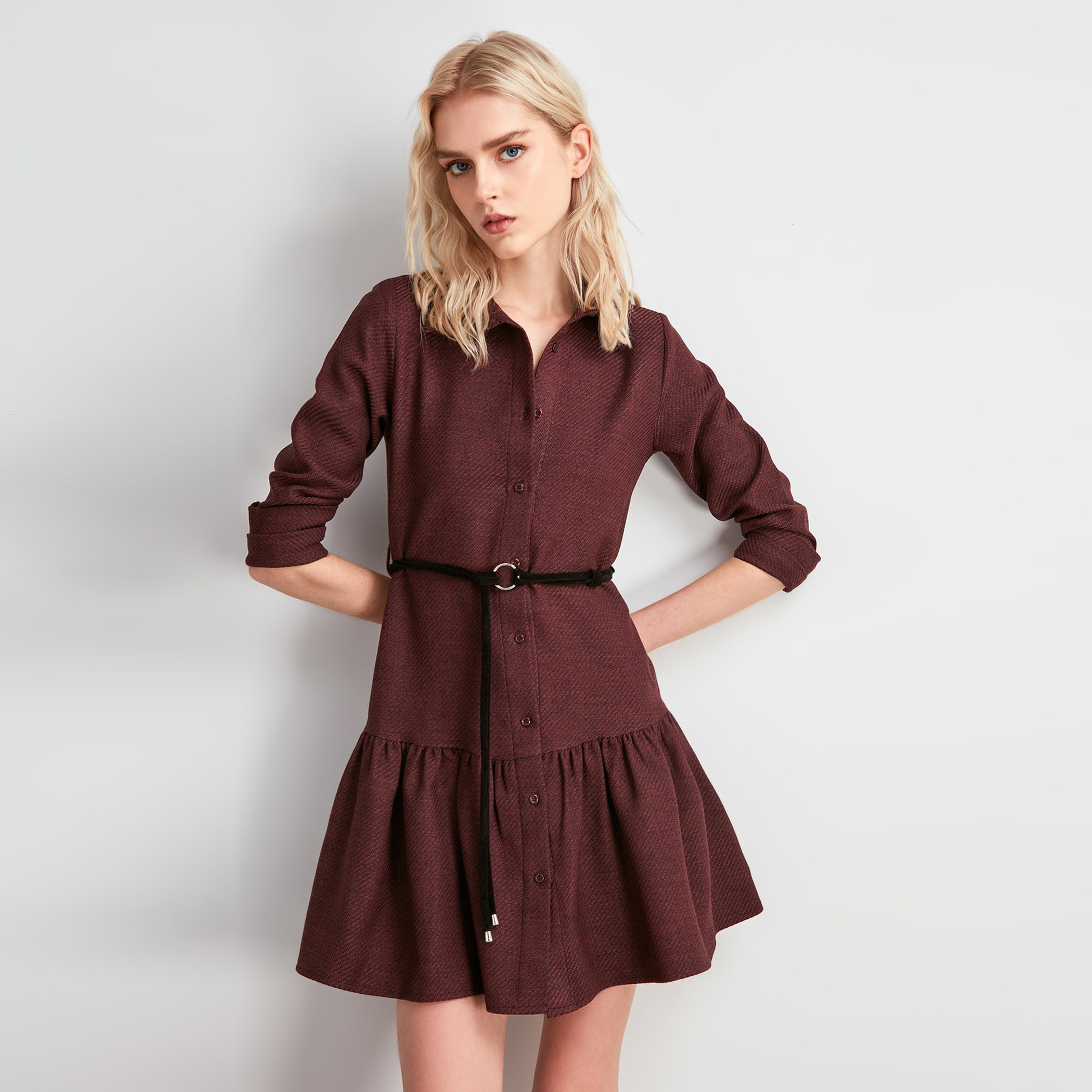 فستان قميص قصير بأكمام مطوية للأعلى وحزام من ترينديول-women-clothing-dresses-image-4