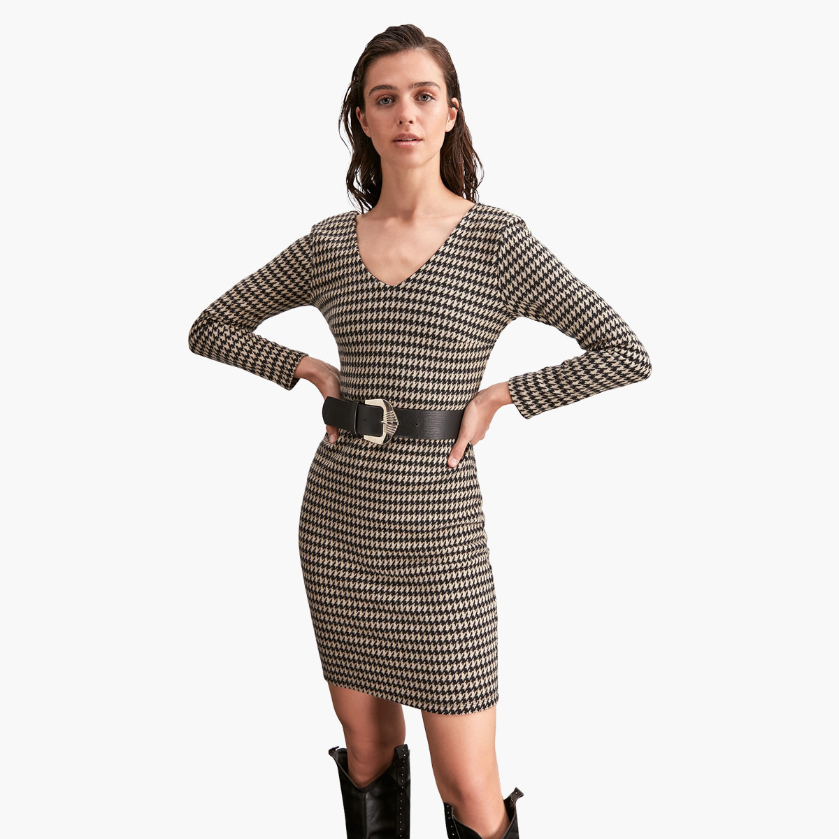 فستان قصير بطبعات وياقة v وأكمام طويلة من ترينديول-women-clothing-dresses-image-1