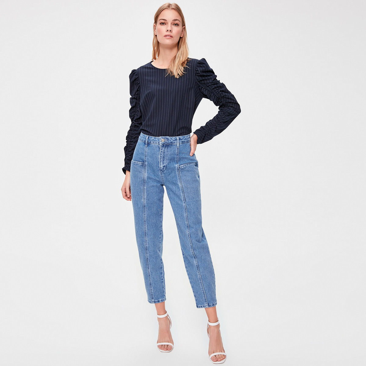 بنطلون جينز بخصر مرتفع بارز الملمس وتفاصيل جيوب من ترينديول-women-clothing-bottoms-jeans-image-2