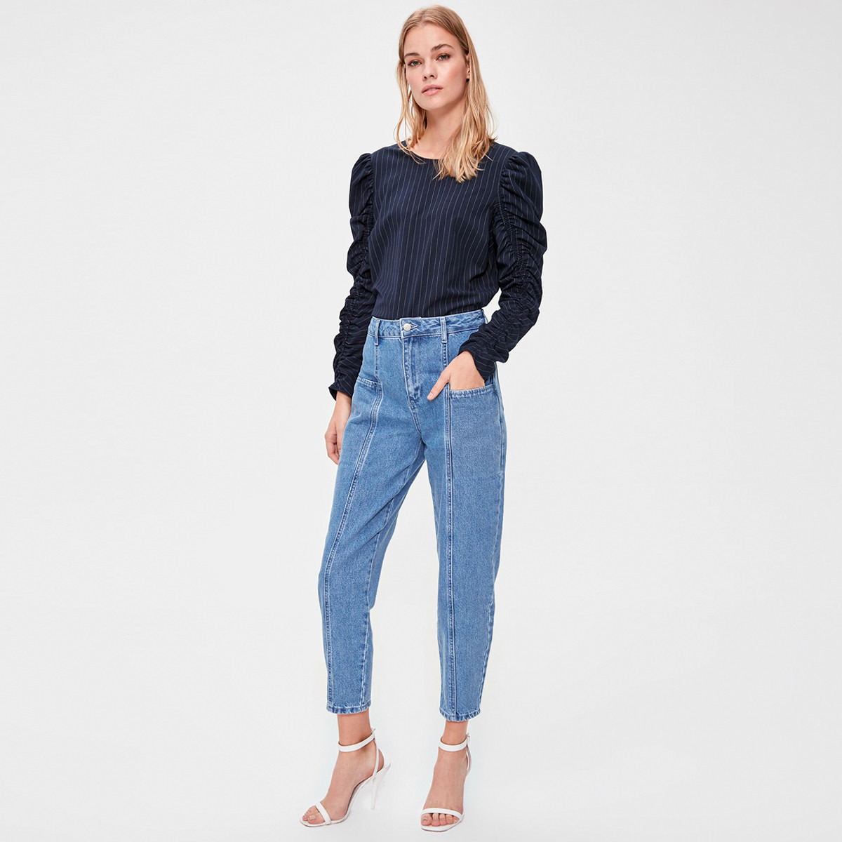بنطلون جينز بخصر مرتفع بارز الملمس وتفاصيل جيوب من ترينديول-women-clothing-bottoms-jeans-image-4