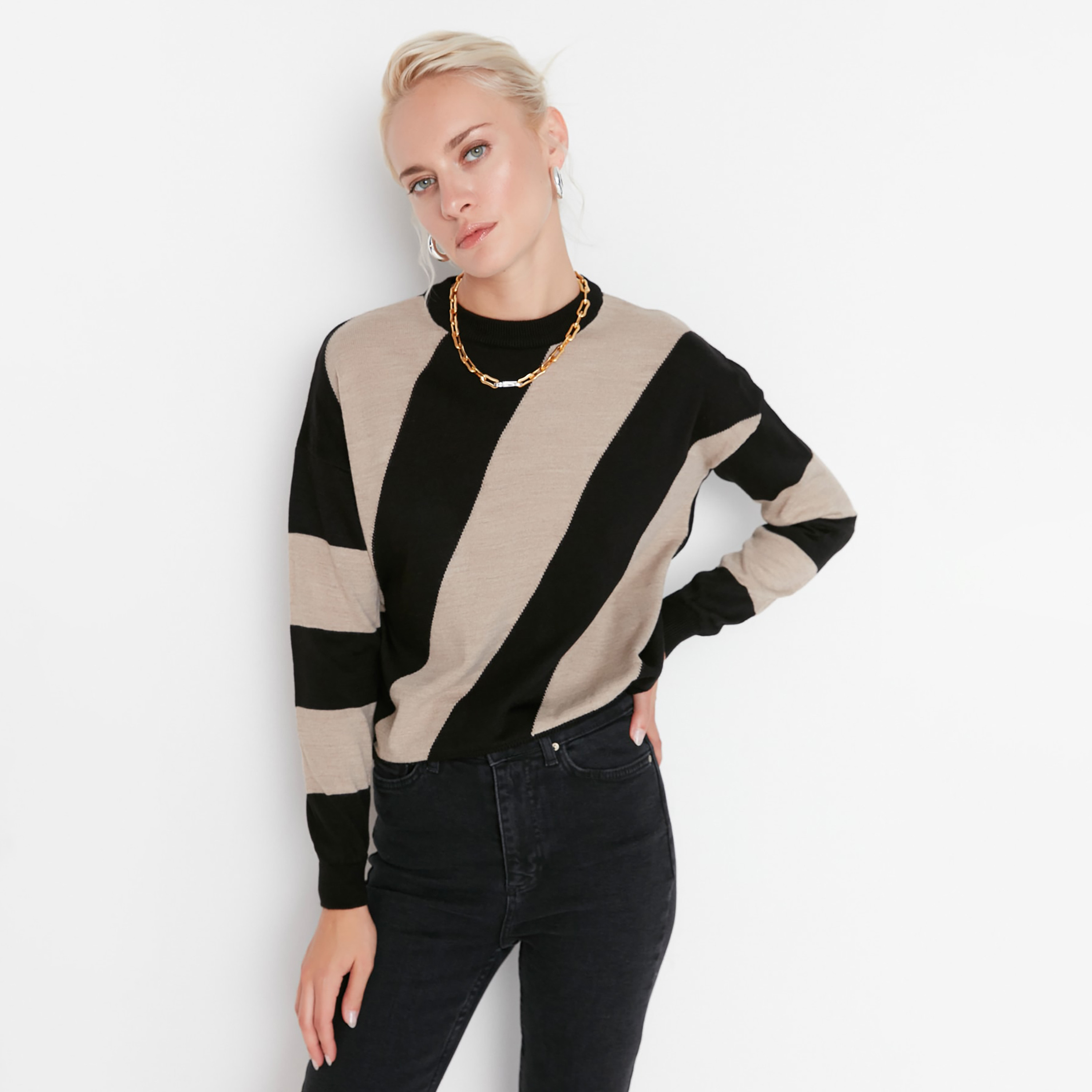 بلوفر حريمي مخطط بلون البيج بأكمام دروب شولدر من ترينديول ميلا-women-winterwear-cardigansandjumpers-jumpers-image-2