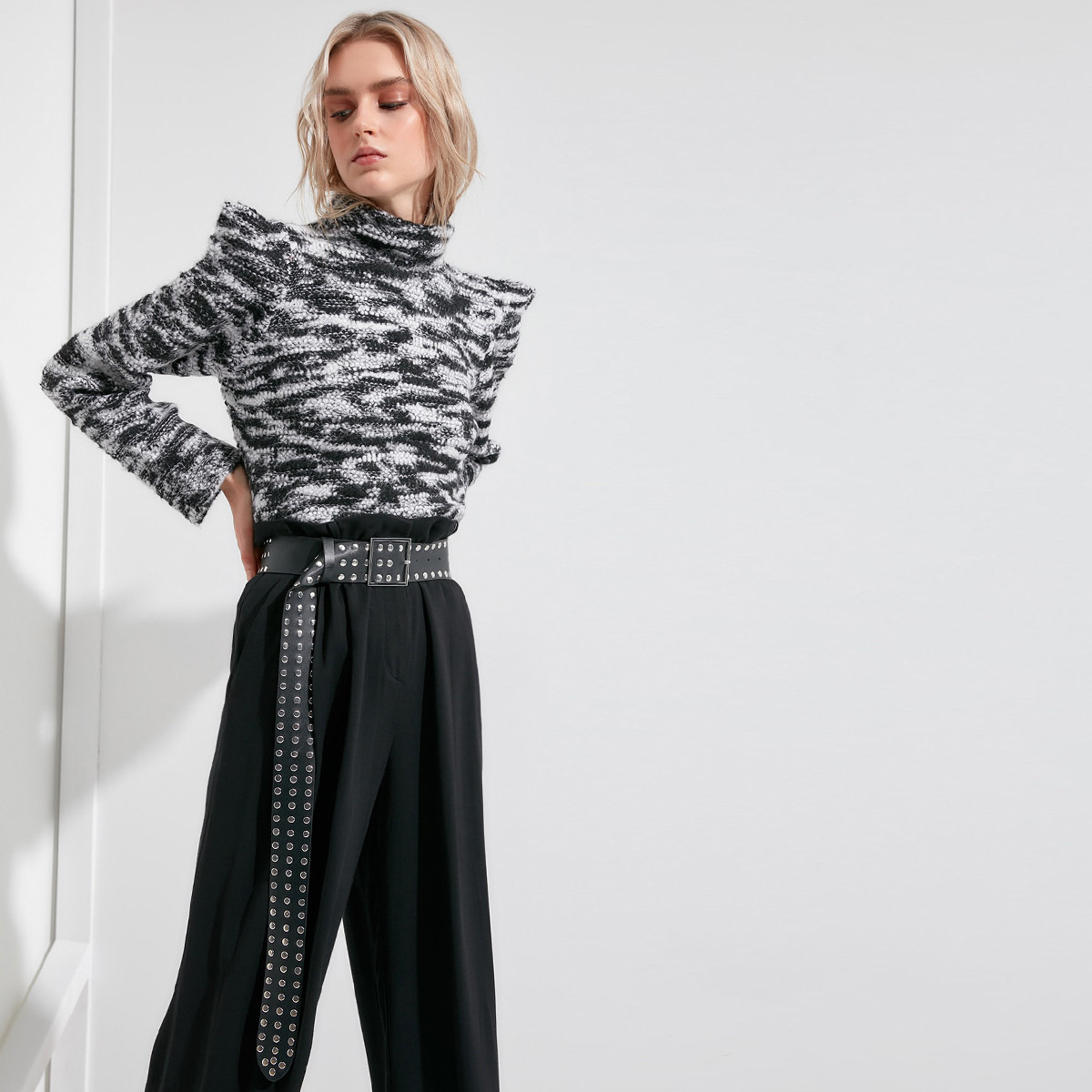 سويتر بارز الملمس بياقة عالية وأكمام طويلة من ترينديول-women-clothing-cardigansandjumpers-jumpers-image-3