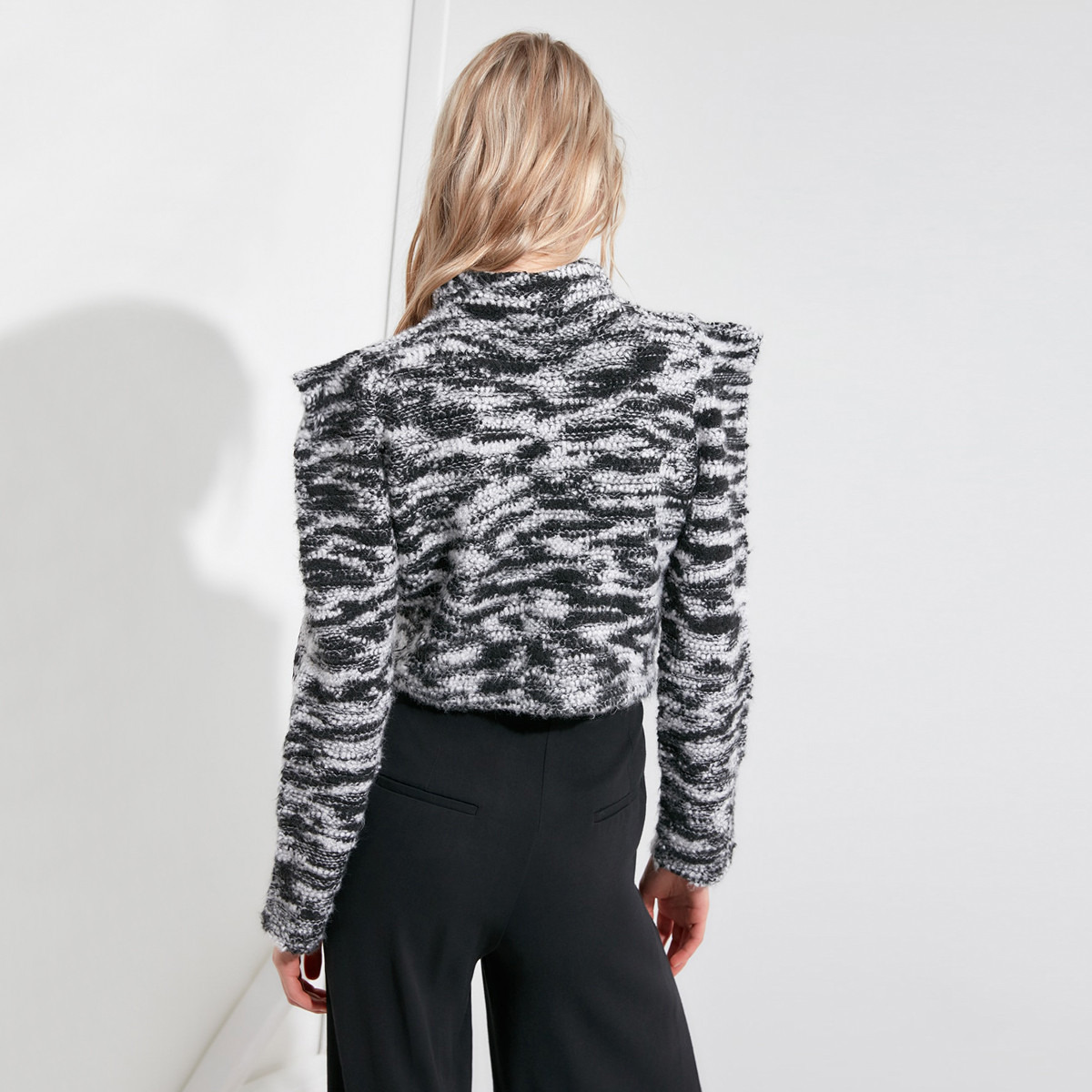 سويتر بارز الملمس بياقة عالية وأكمام طويلة من ترينديول-women-clothing-cardigansandjumpers-jumpers-image-4