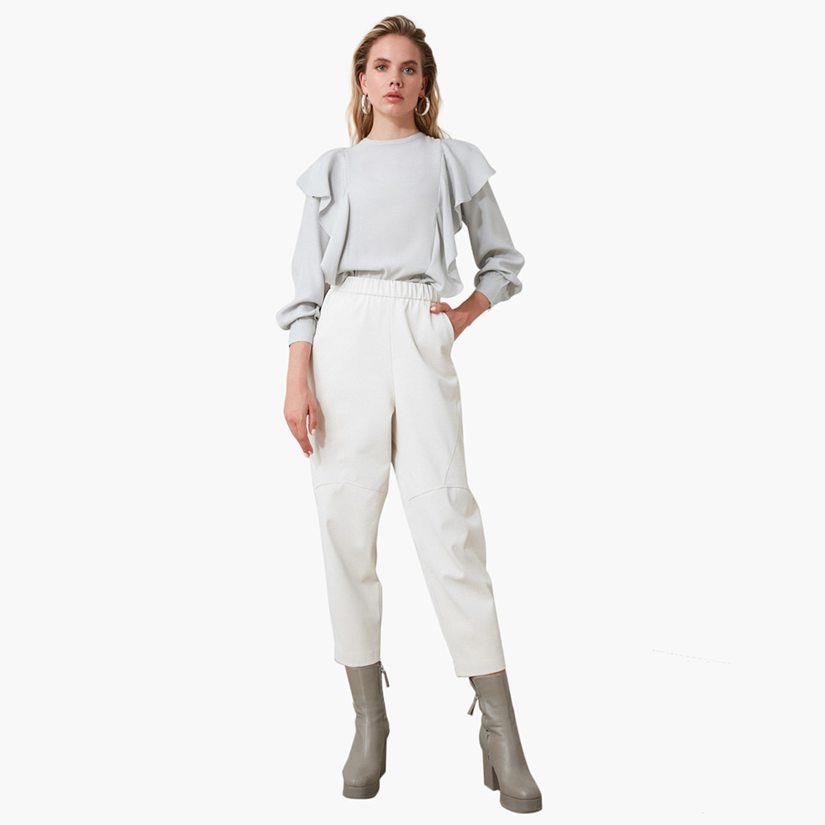 بلوزة بياقة ضيّقة وأكمام طريلة وتفاصيل كشكشة من ترينديول-women-clothing-shirtsandblouses-blouses-image-3