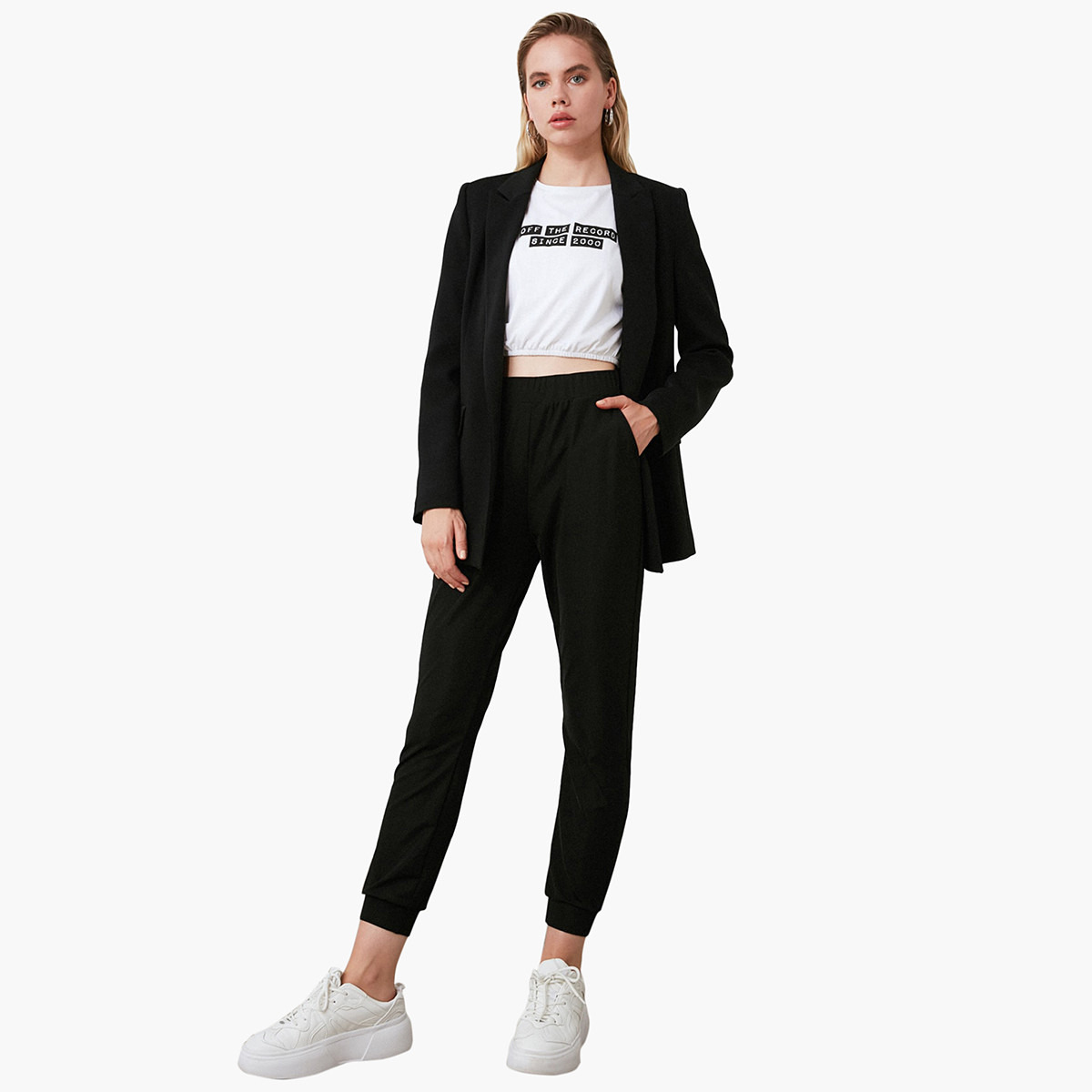بنطلون رياضي بخصر متوسط الارتفاع وجيوب وأطراف مطّاطيّة من ترينديول-women-clothing-bottoms-joggers-image-4