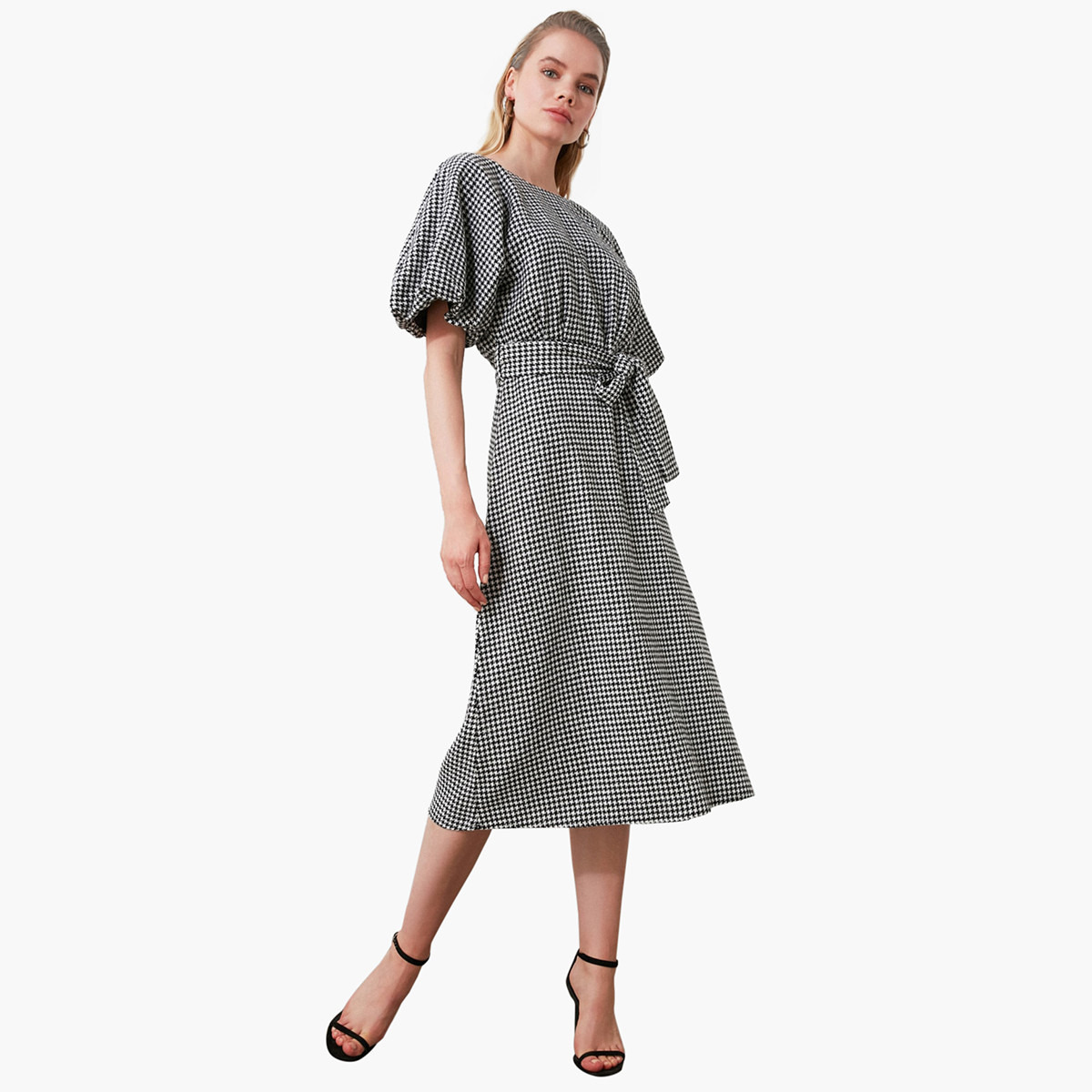 Trendyol Checked Midi Shift Dress with Puff Sleeves-women-clothing-dresses-image-1
