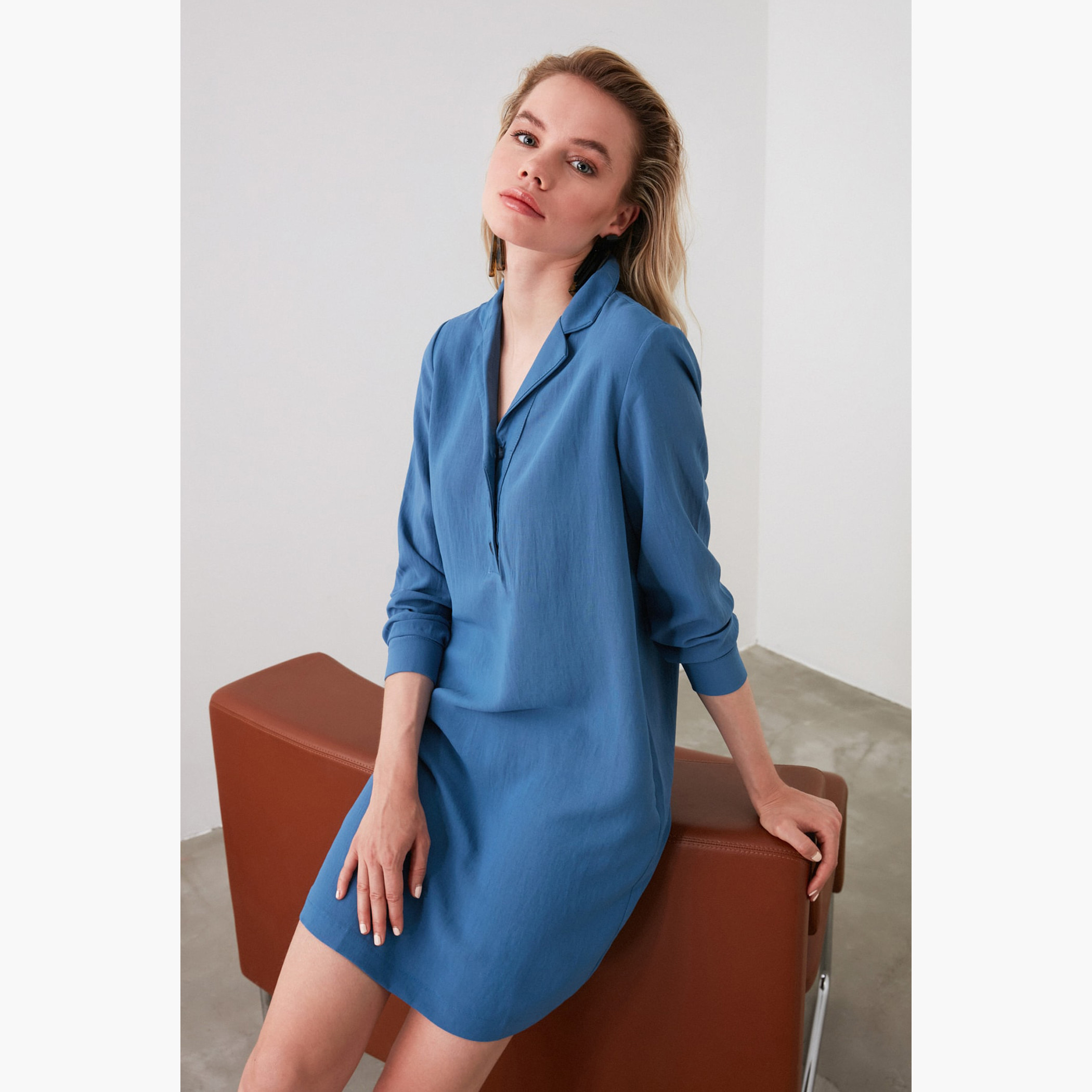 Trendyol Solid Mini Shift Dress with Long Sleeves and Notched Lapels-women-clothing-dresses-image-2