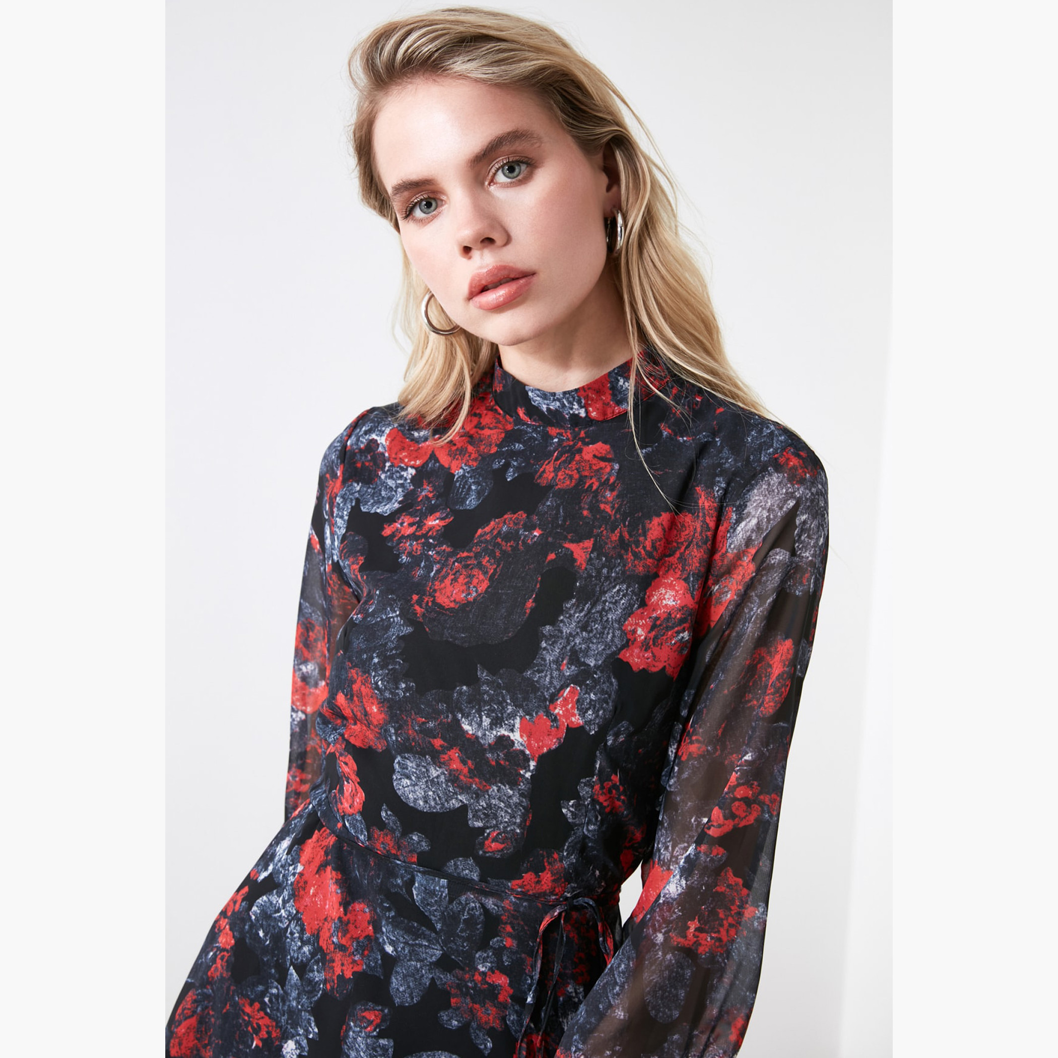 فستان إيه لاين قصير بياقة عالية وأكمام طويلة وطبعات زهرية من ترينديول-women-clothing-dresses-image-2